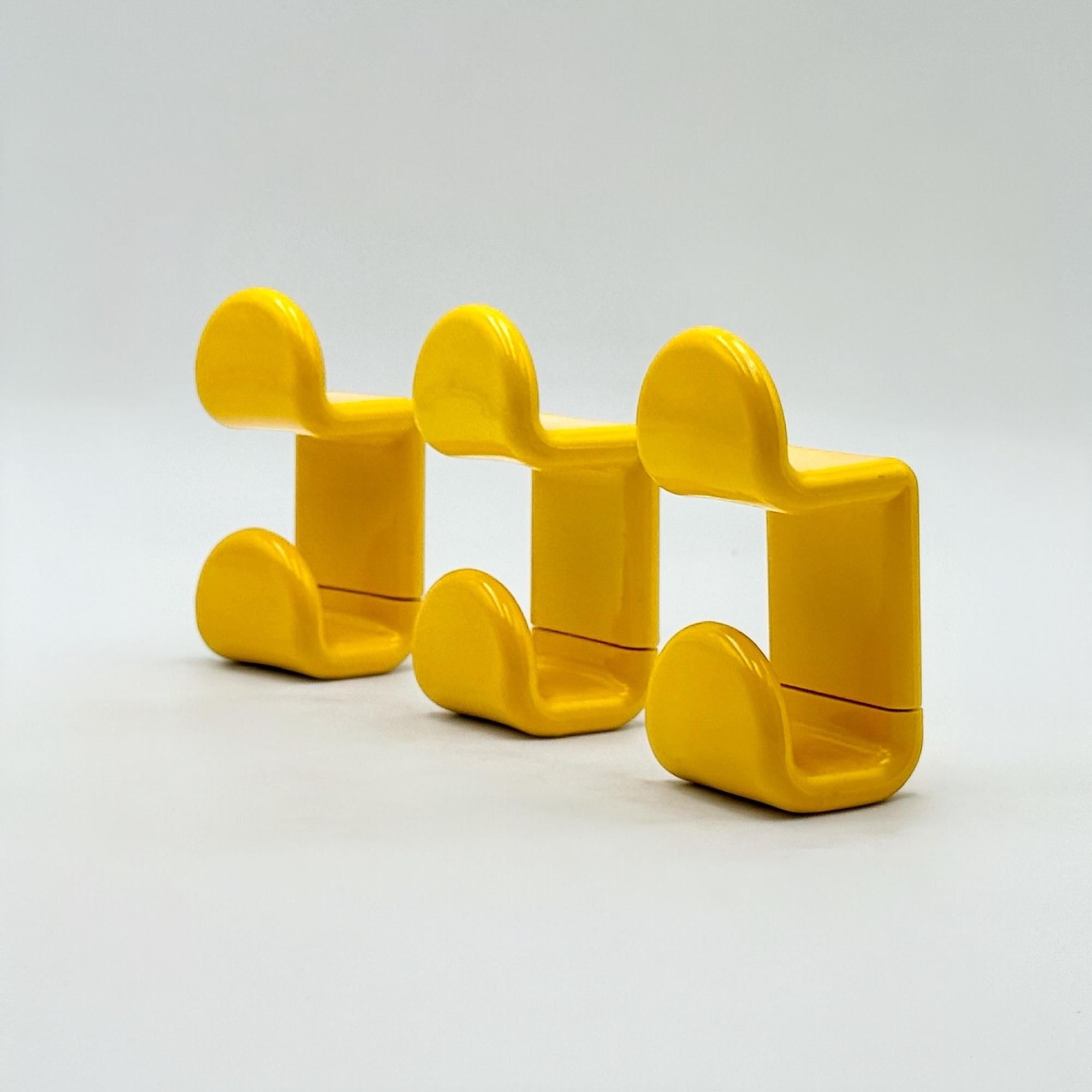 Set of 3 Gedy Coat Hooks, Ambrogio Rossari, Italy, 1970s, Yellow Plastic For Sale 3