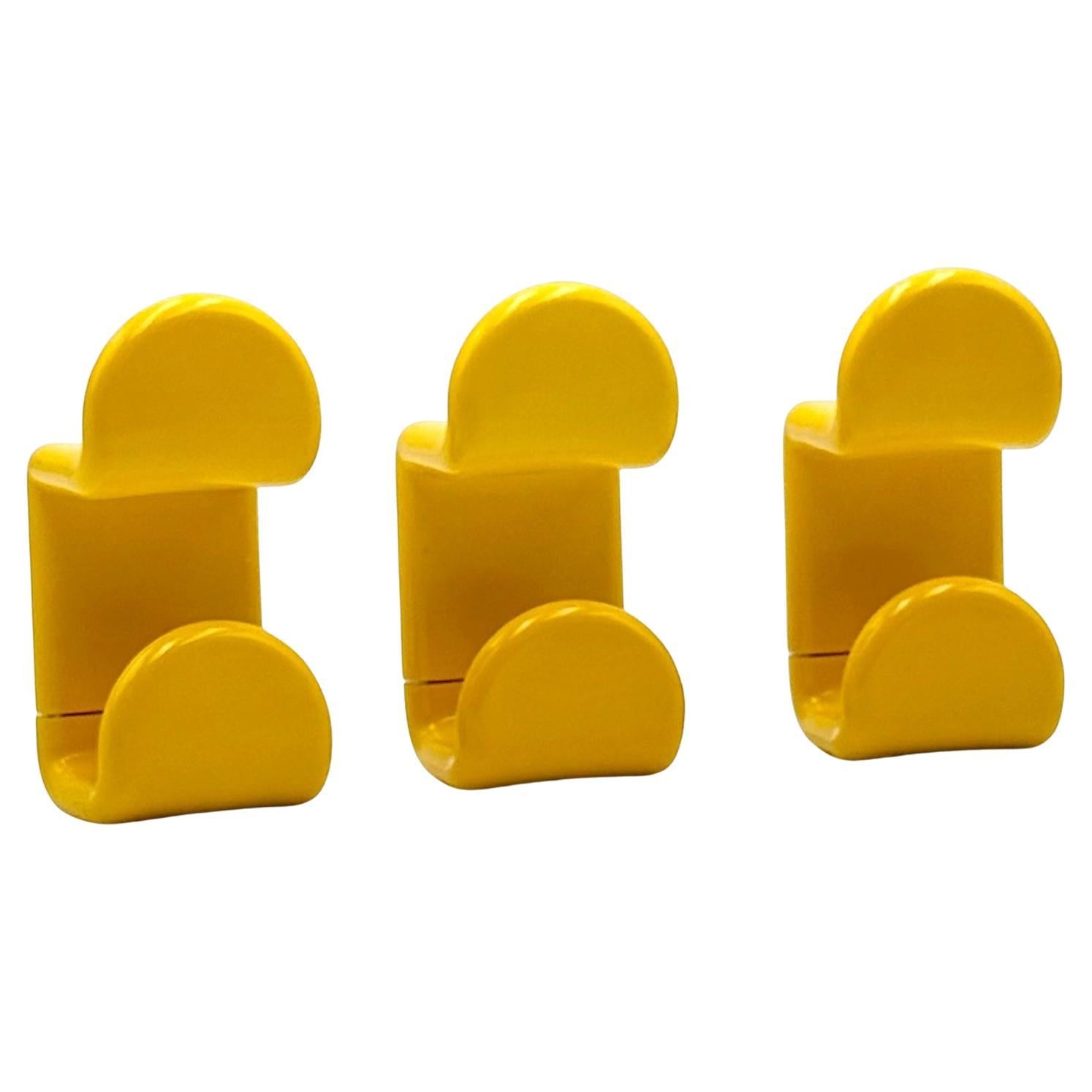 Set of 3 Gedy Coat Hooks, Ambrogio Rossari, Italy, 1970s, Yellow Plastic For Sale