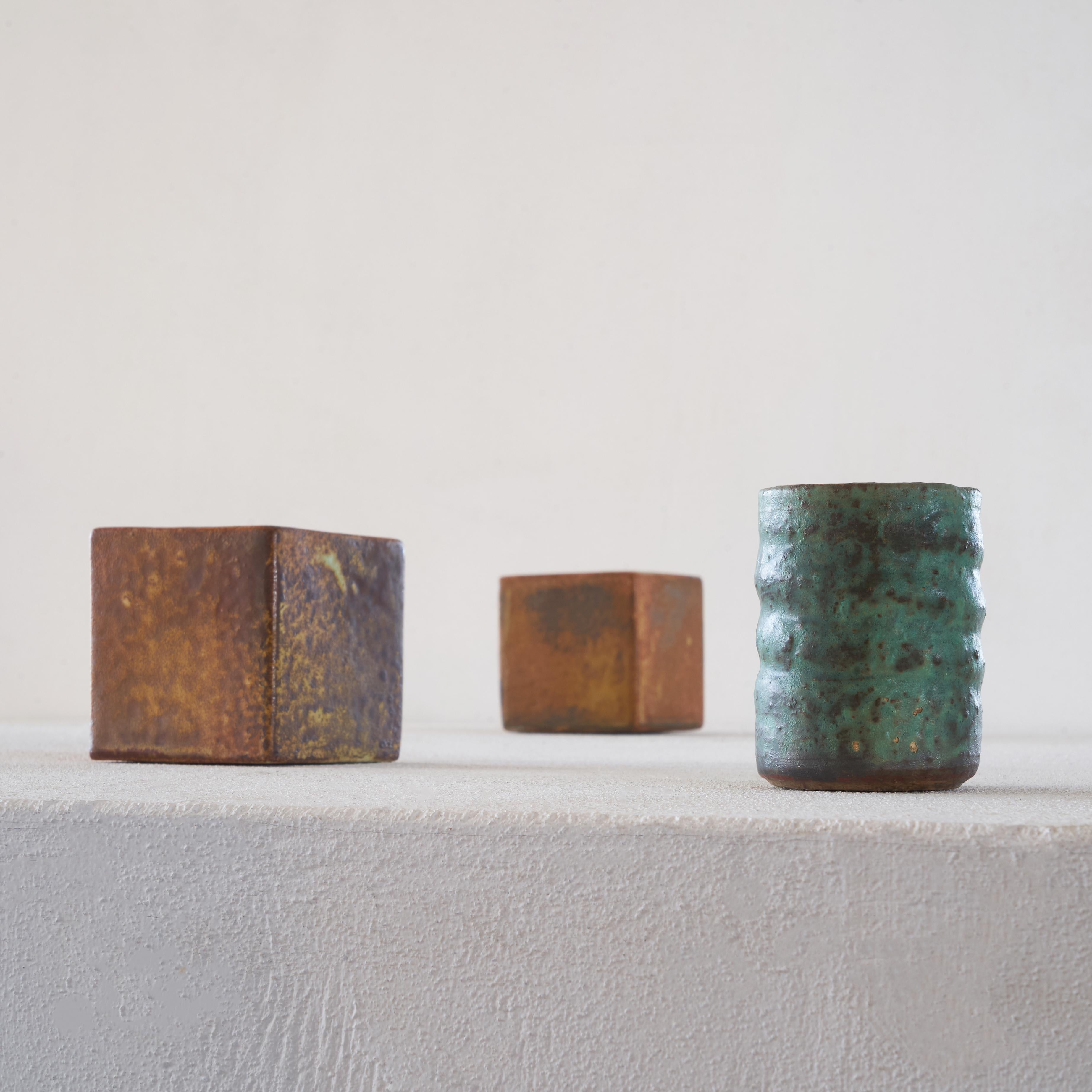 Mid-Century Modern Ensemble de 3 vases géométriques du milieu du siècle en poterie Mobach en vente