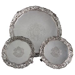 Juego de 3 fuentes o bandejas de plata de Jorge III, Londres 1762 por Richard Rugg