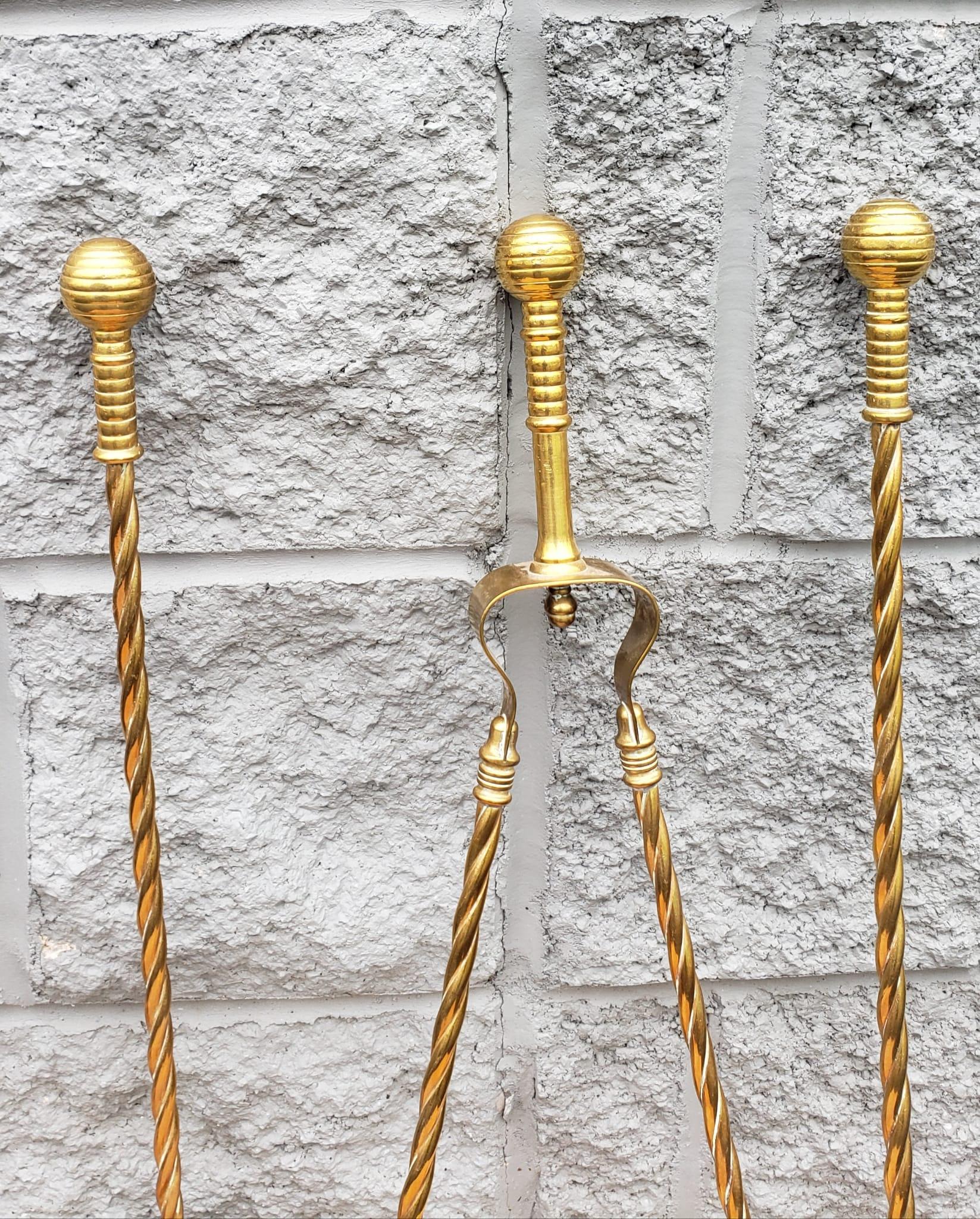 20th century set of 3 George III style cast and polished twisted rope brass tools set. A pair of tongs, a shovel and a poker. Reeled Ball finials and handles decorated. Very good vintage condition.