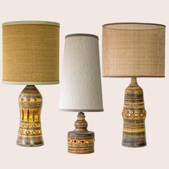 Ensemble de 3 lampes en céramique Georges Pelletier, abat-jours en soie personnalisés par R. Houben