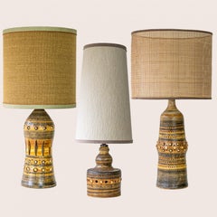 Ensemble de 3 lampes en céramique Georges Pelletier, abat-jours en soie personnalisés par R. Houben