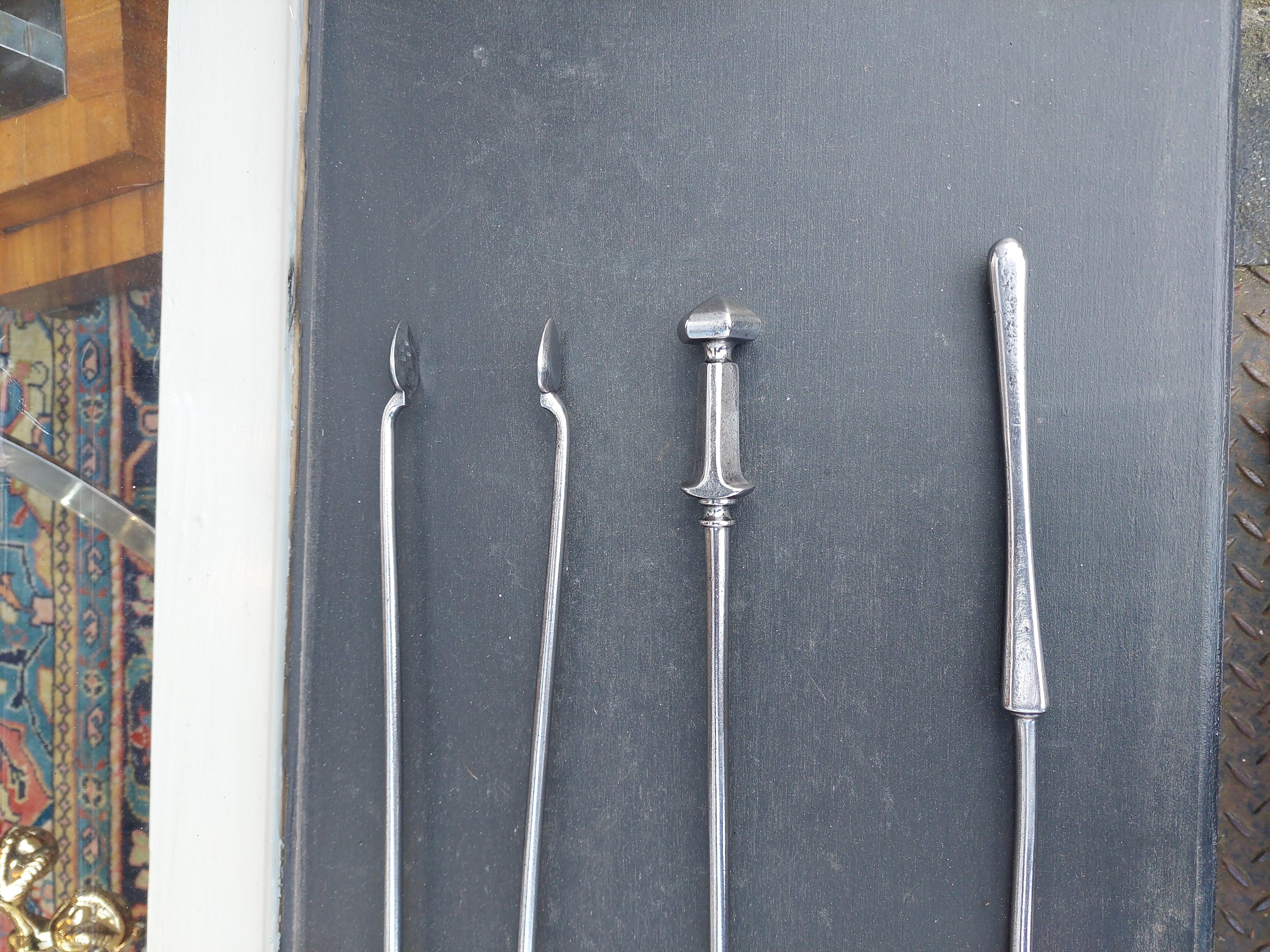 Set von 3 georgianischen Feuereisen aus brüniertem Stahl (18. Jahrhundert) im Angebot