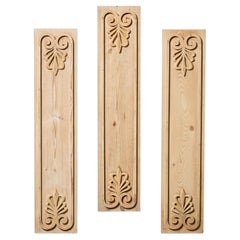Ensemble de 3 panneaux anthémones en pin sculpté de style géorgien