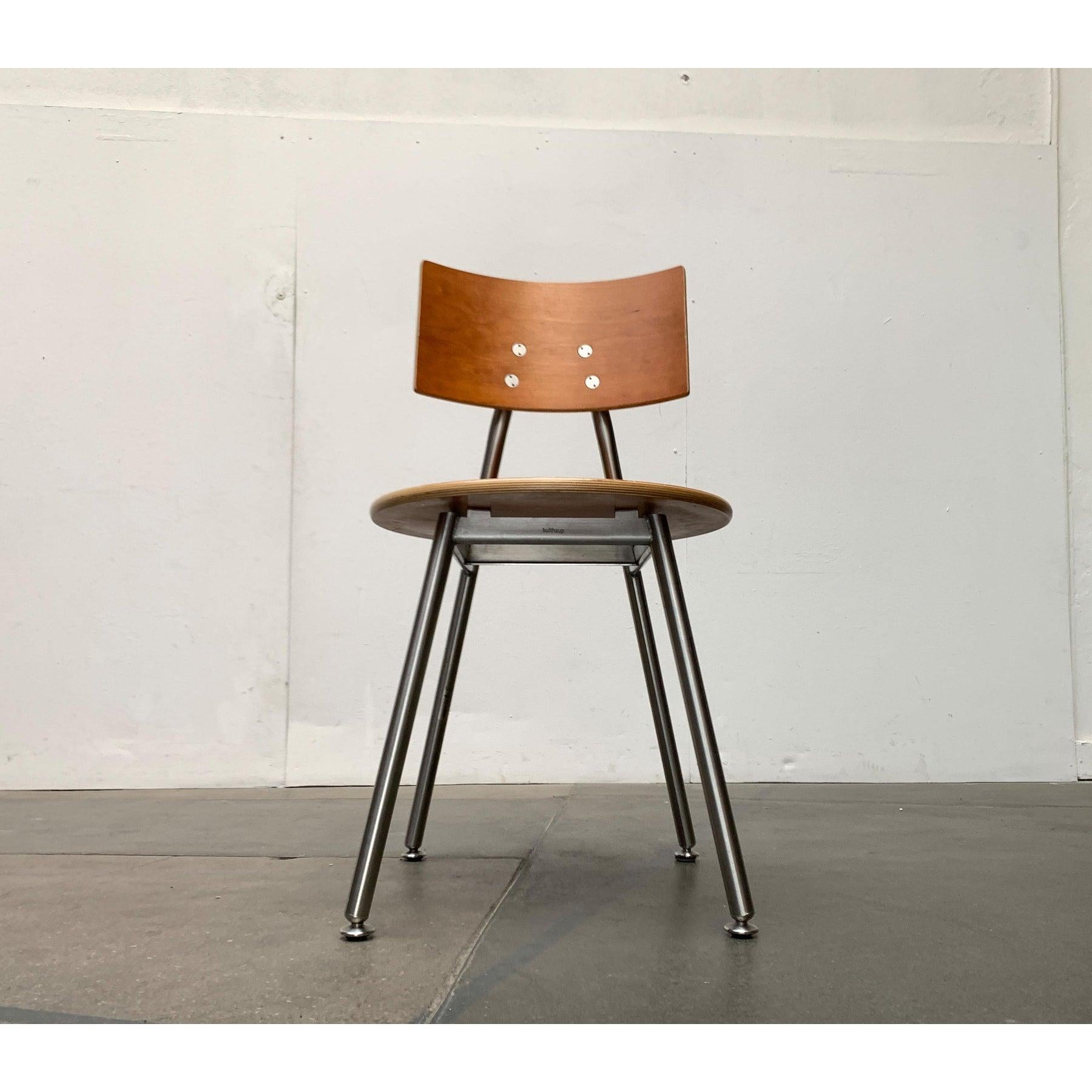 Drei seltene Stühle aus der Serie duktus von bulthaup. Diese wird nicht mehr hergestellt und Elemente aus dieser Serie sind entsprechend selten.

Das Design besticht durch seine hohe Materialität und Verarbeitung. Daran können Sie die Qualität