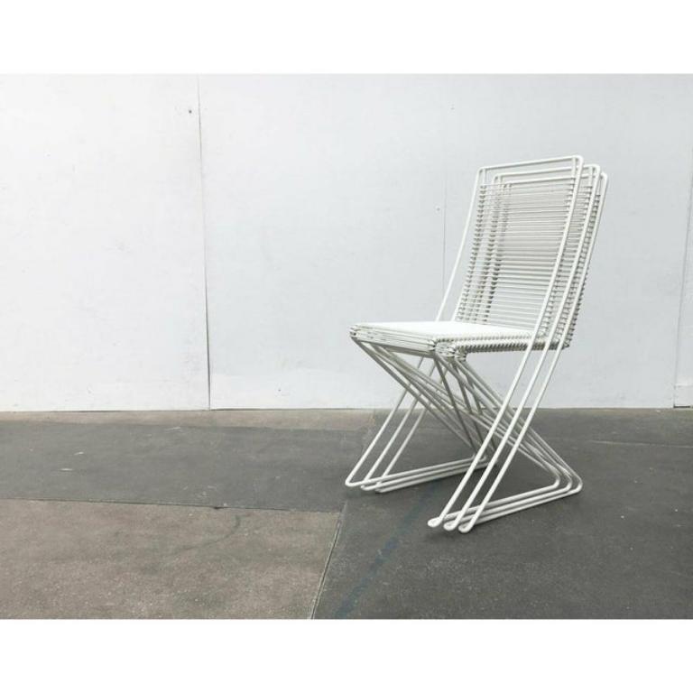 Three original Till Behrens Kreuzschwinger Bistro -chair in a particularly rare version in the color white.

Elegant design classic, the further development of the Freibschinger. The chairs are made entirely of steel bars, which have been bent,