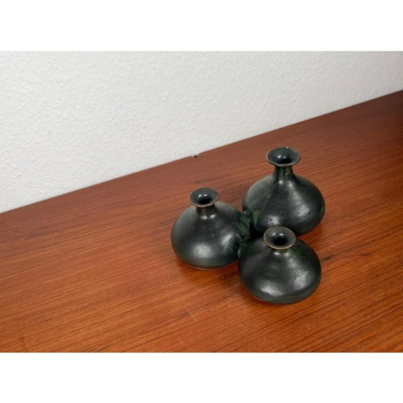 Satz von 3 Dreifachvasen aus deutscher Keramik von Cornelia Griess, Hamburg, 1960er Jahre (20. Jahrhundert) im Angebot