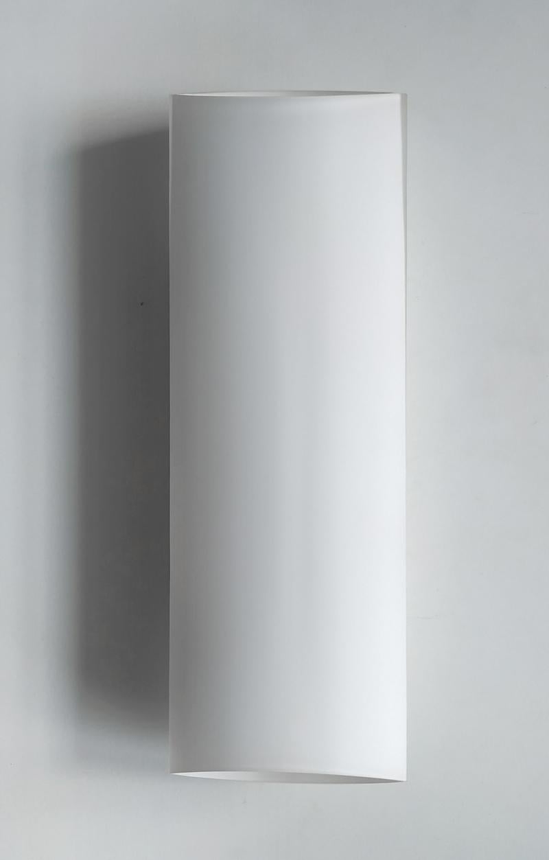 Satz von 3 deutschen Vintage skulpturalen minimalistischen weißen Glas Wandleuchten Sconces im Zustand „Gut“ im Angebot in Berlin, DE