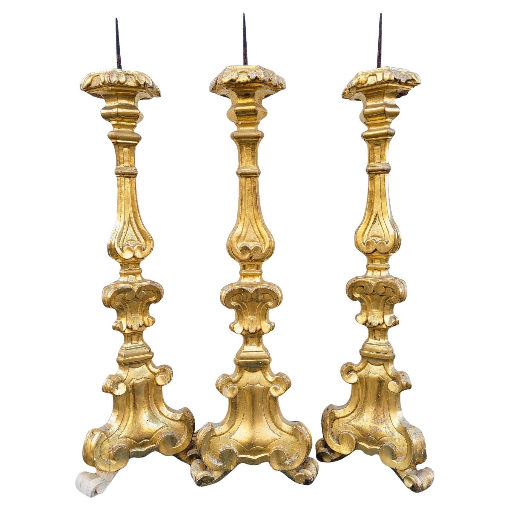 Ensemble de 3 chandeliers en bois doré, 19ème siècle en vente