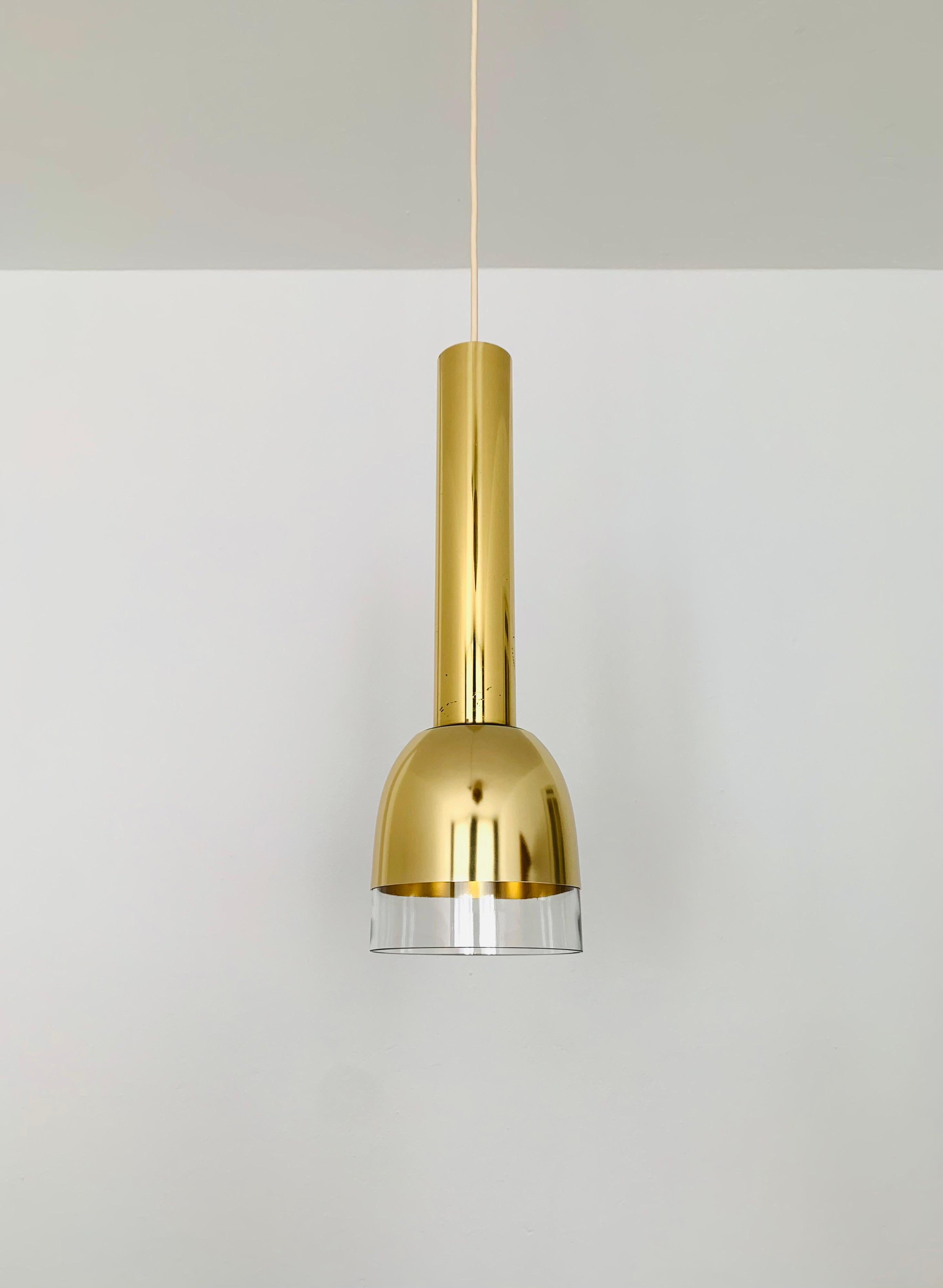 Lampade a sospensione in vetro molto belle degli anni '60.
Le lampade diffondono un grande gioco di luci nella stanza.
Una lavorazione meravigliosa e di altissima qualità.

Produttore: Glashütte Limburg

Condizioni:

Condizioni vintage molto buone