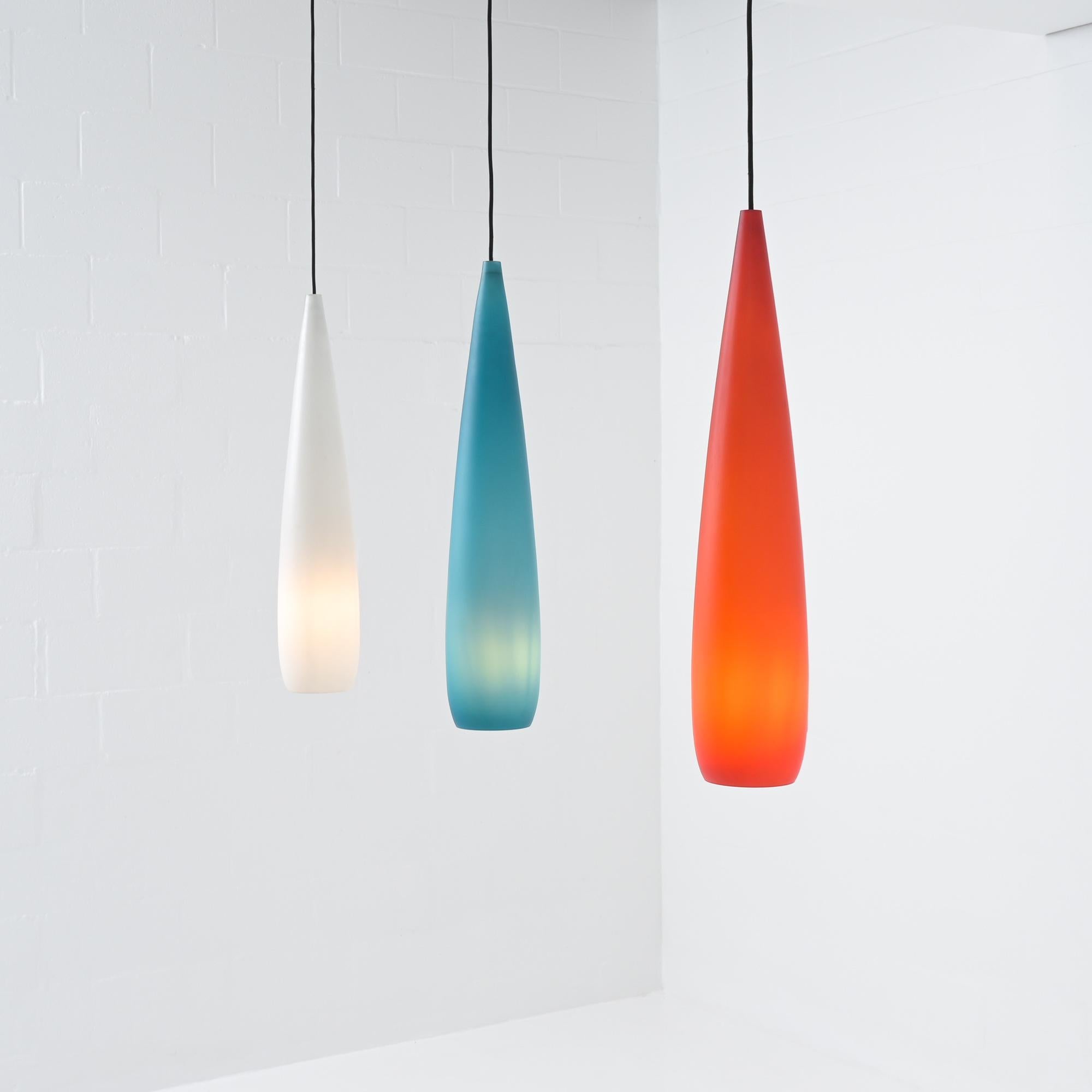 Satz von 3 Glas-Pendelleuchten Kastrup Holmegaard (Mitte des 20. Jahrhunderts) im Angebot