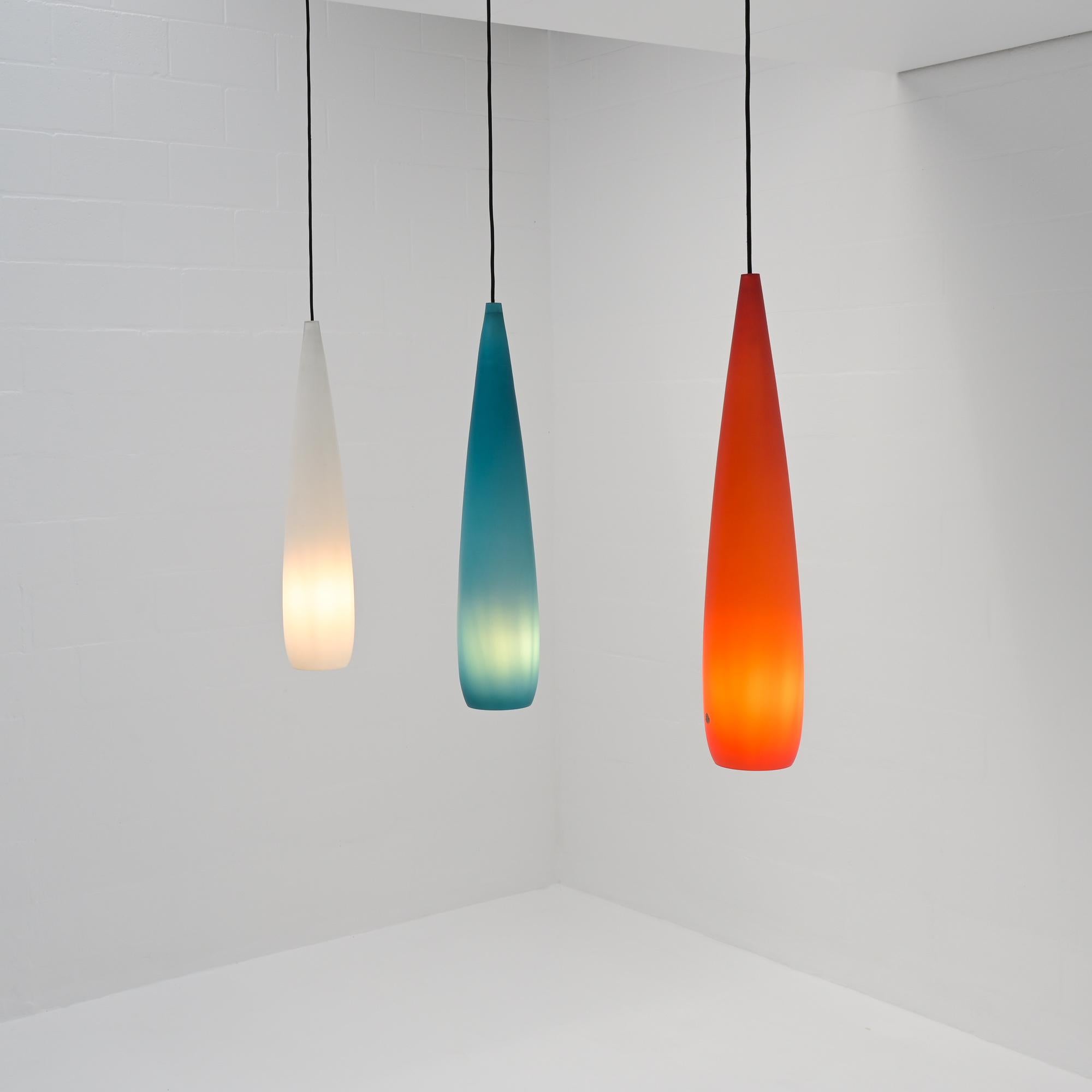 Satz von 3 Glas-Pendelleuchten Kastrup Holmegaard im Angebot 3