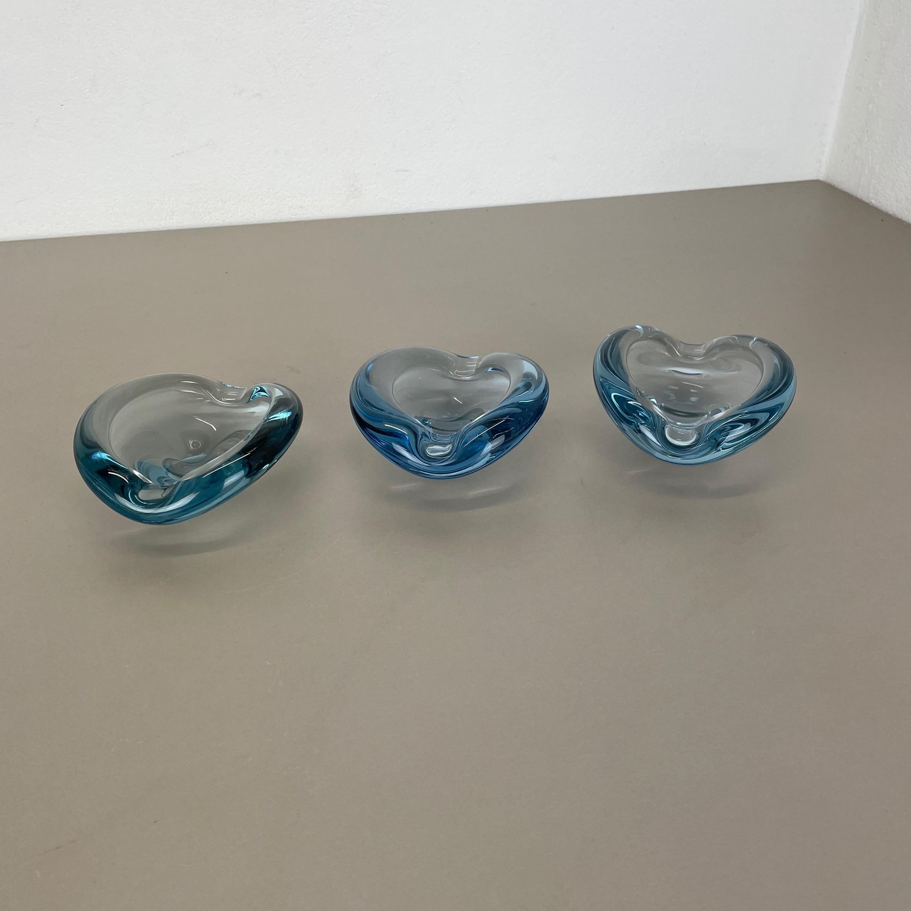 Article:

Glass bowl elements set of 3 ashtray


Design:

Per Lütken


Producer:

Holmegaard, Denmark.


Age:

1960s


Set of 3 wonderful heavy glass elements designed by Per Lütken and produced by Holmegaard in Denmark in the
