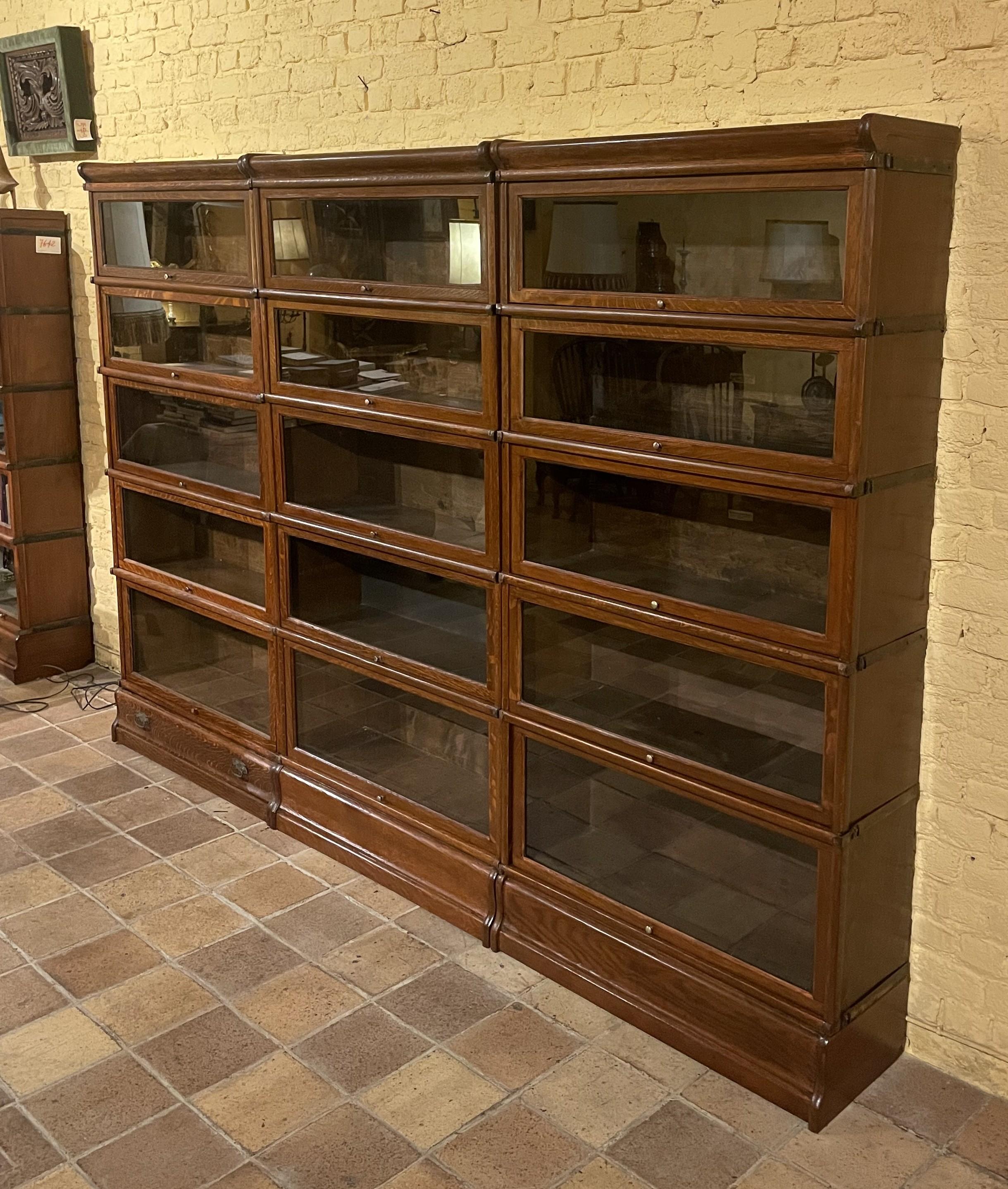 Britannico Set di 3 librerie Globe Wernicke in Oak - XIX secolo in vendita
