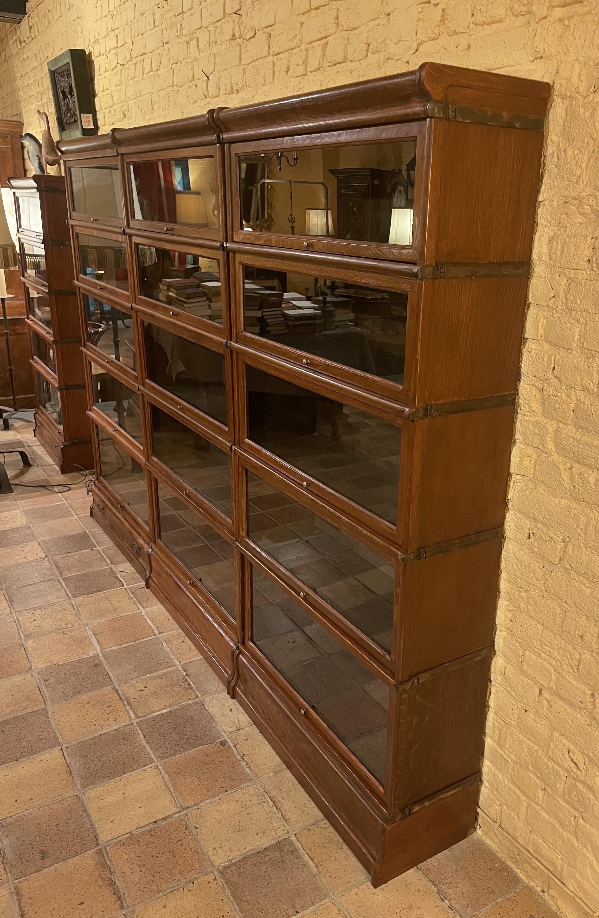 Set di 3 librerie Globe Wernicke in Oak - XIX secolo In condizioni buone in vendita a Brussels, Brussels