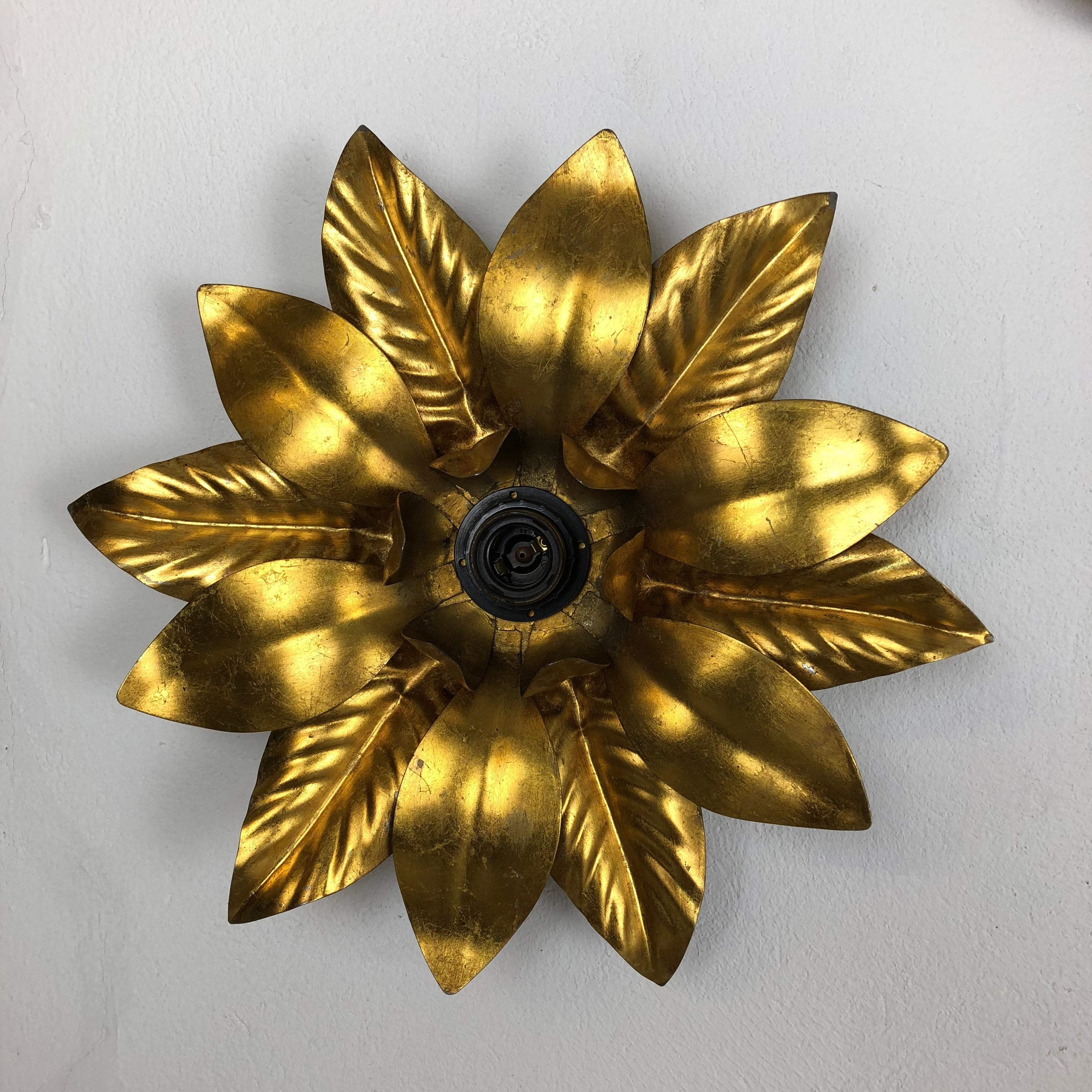 Set of 3 Golden Florentiner Leaf Theatre Wall Ceiling Light Sconces, Italy 1960s In Good Condition In Kirchlengern, DE