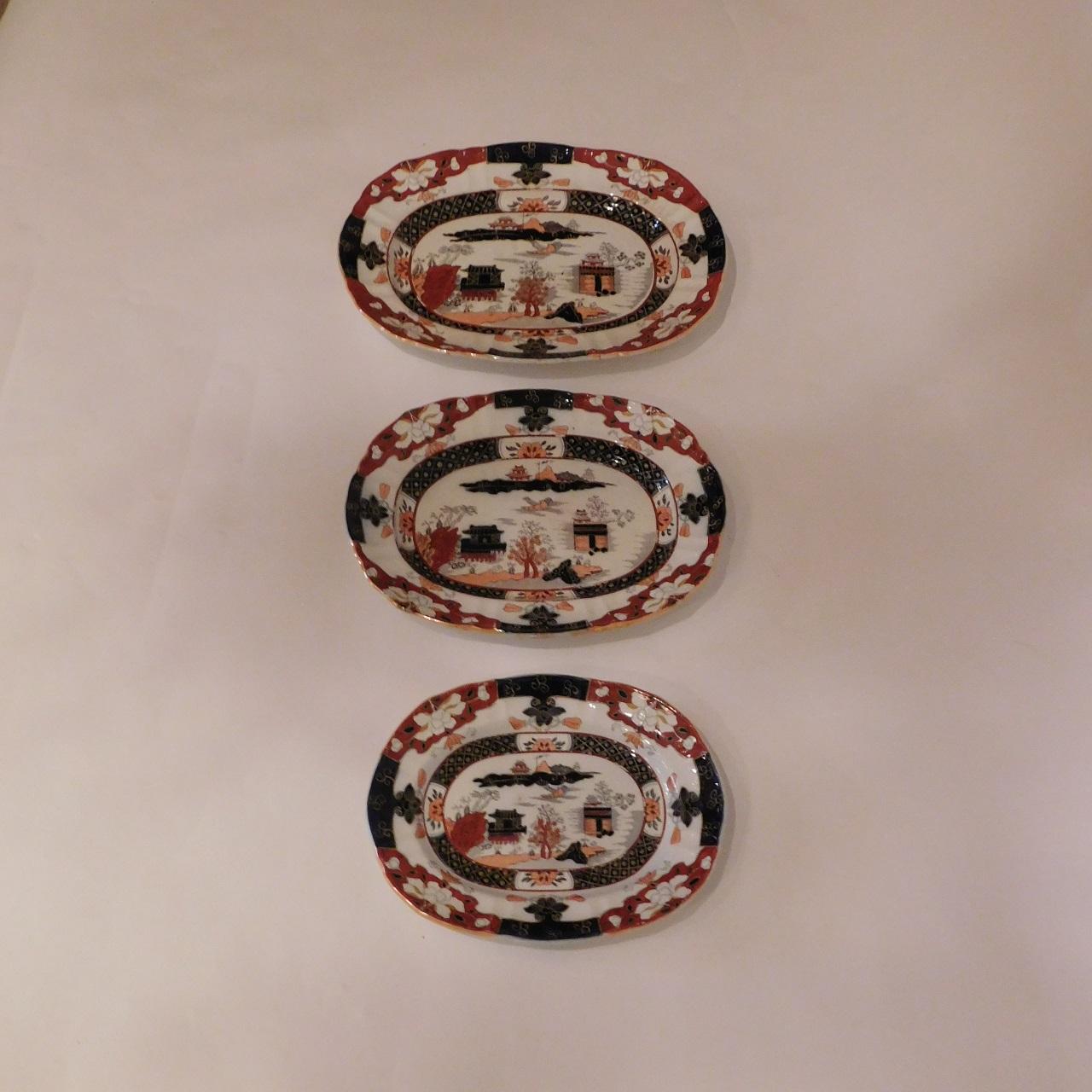 Ironstone Set of 3 Graduated Mason's Platters in the Oriental Taste, England, Circa:1825 For Sale