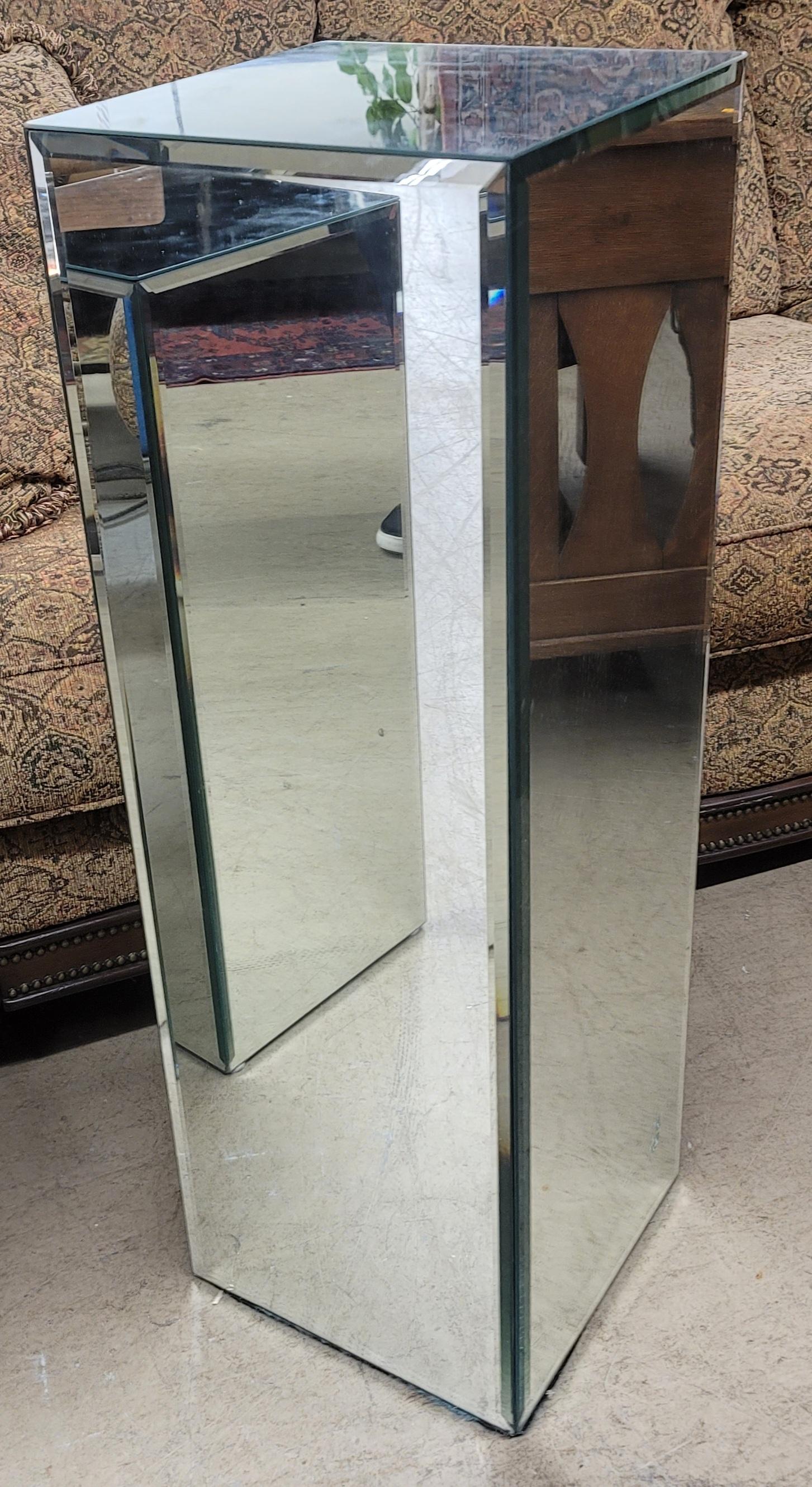 Contemporary Set of 3 Graduated Modernist Beveled Glass Mirrored Pedestals For Sale