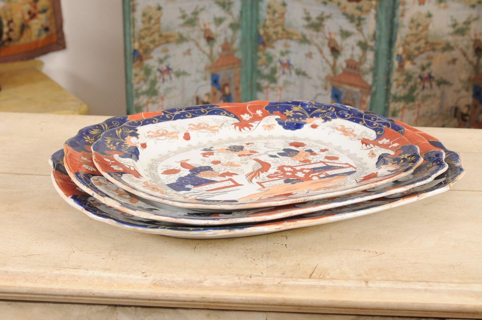 Set of 3 Graduating Ironstone Platters in the Imari Palette, England ca. 1880 For Sale 5