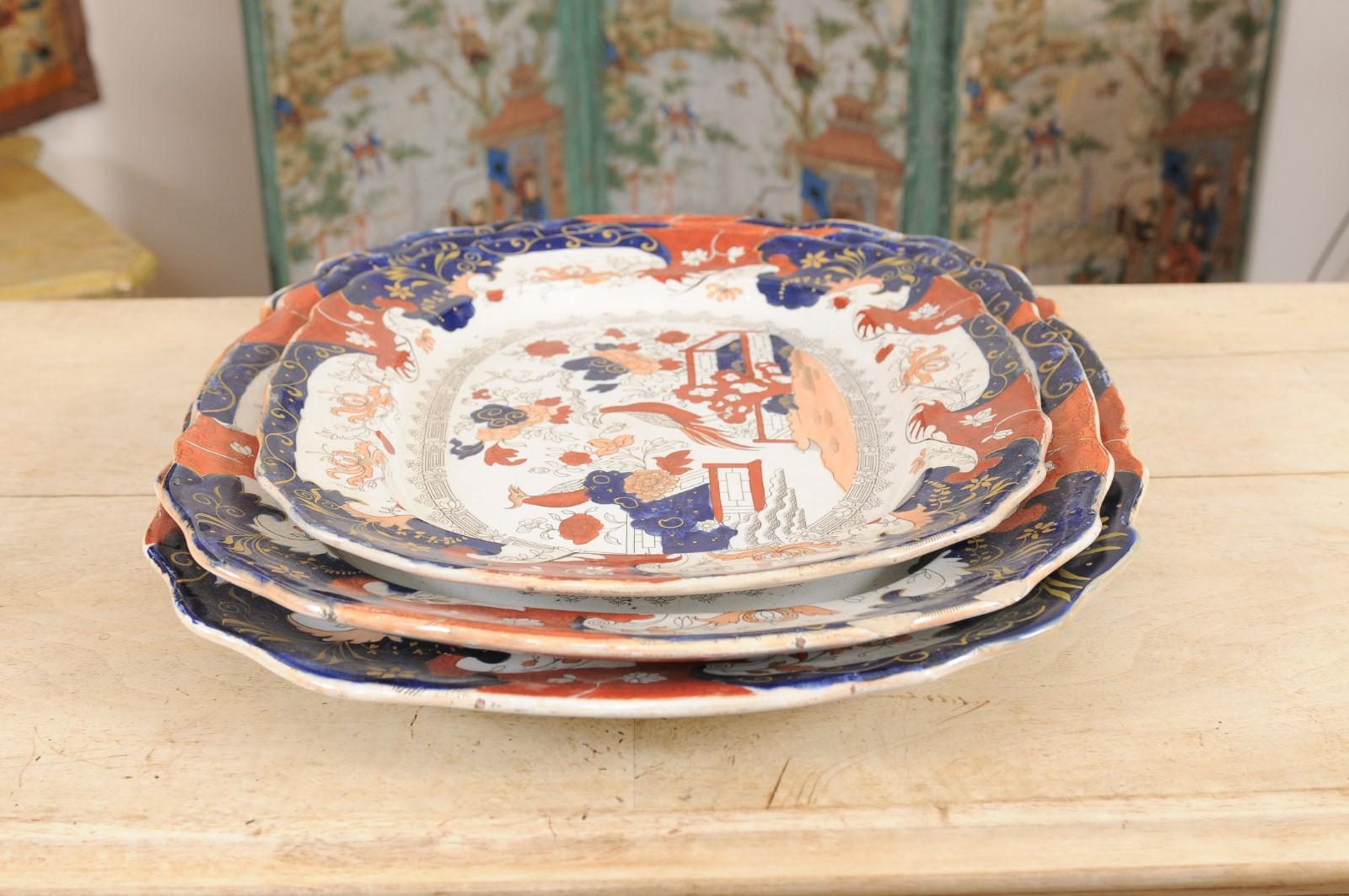 Set of 3 Graduating Ironstone Platters in the Imari Palette, England ca. 1880 For Sale 6