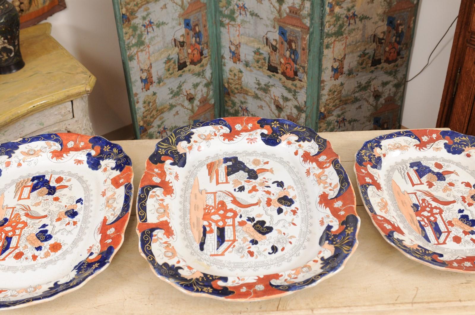 Set of 3 Graduating Ironstone Platters in the Imari Palette, England ca. 1880 For Sale 8