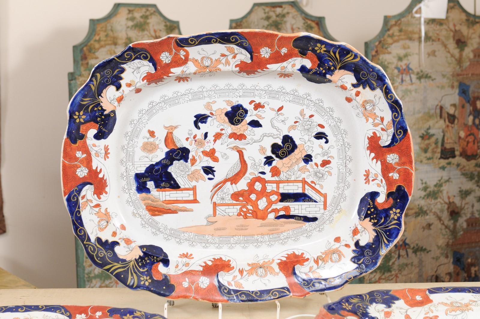 Set of 3 Graduating Ironstone Platters in the Imari Palette, England ca. 1880 In Good Condition For Sale In Atlanta, GA