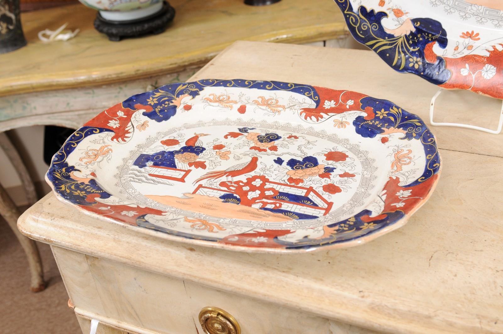 Set of 3 Graduating Ironstone Platters in the Imari Palette, England ca. 1880 For Sale 2