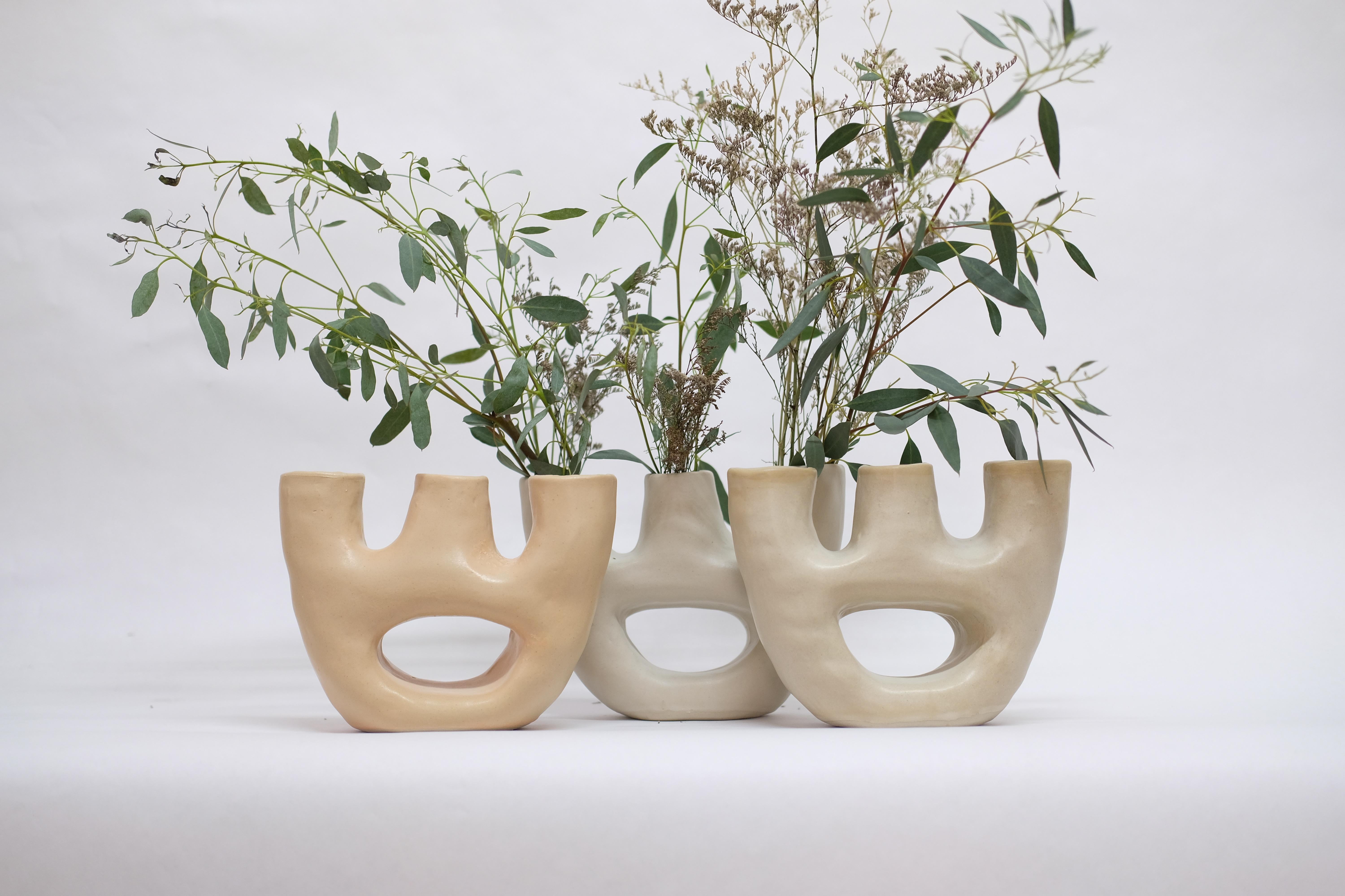 Mexican Set of 3 Gravedad Stoneware Vases by Camila Apaez For Sale