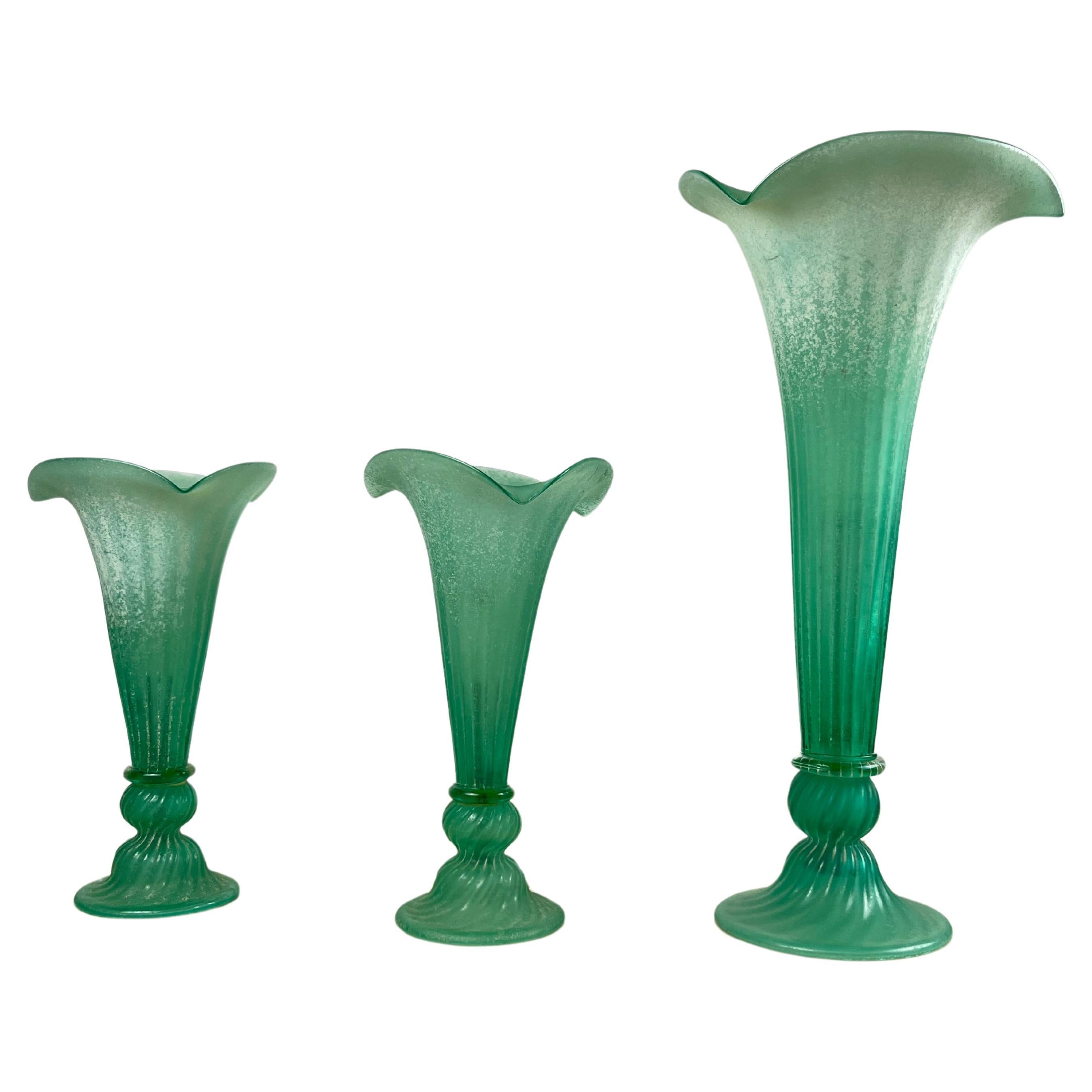 Ensemble de 3 lampes vertes en verre de Murano de conception italienne  1980s.