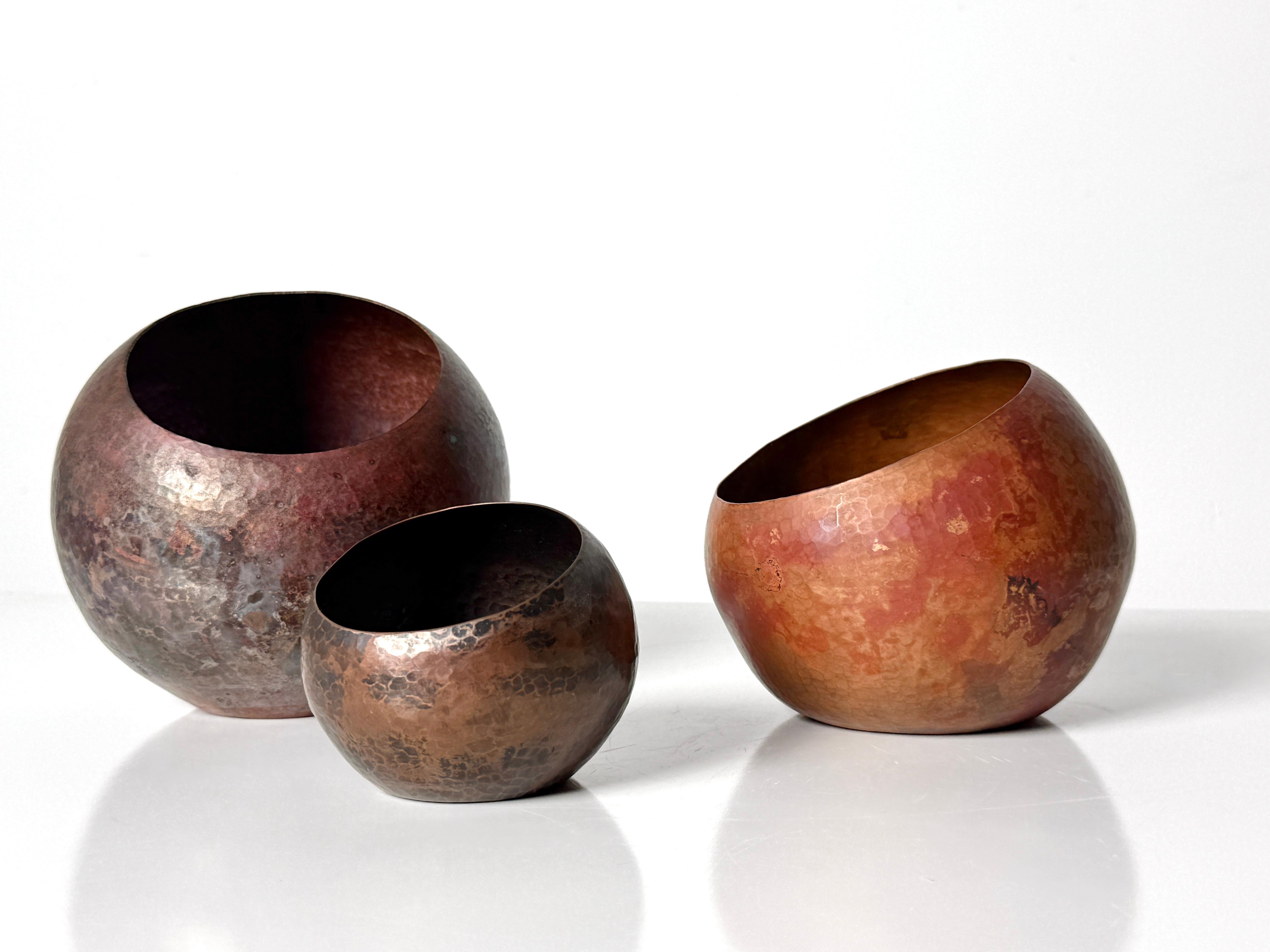 Mid-Century Modern Set of 3 Mid Century Mexican Modernist Hammered Copper Orb Vessels Bowls 1960s For Sale