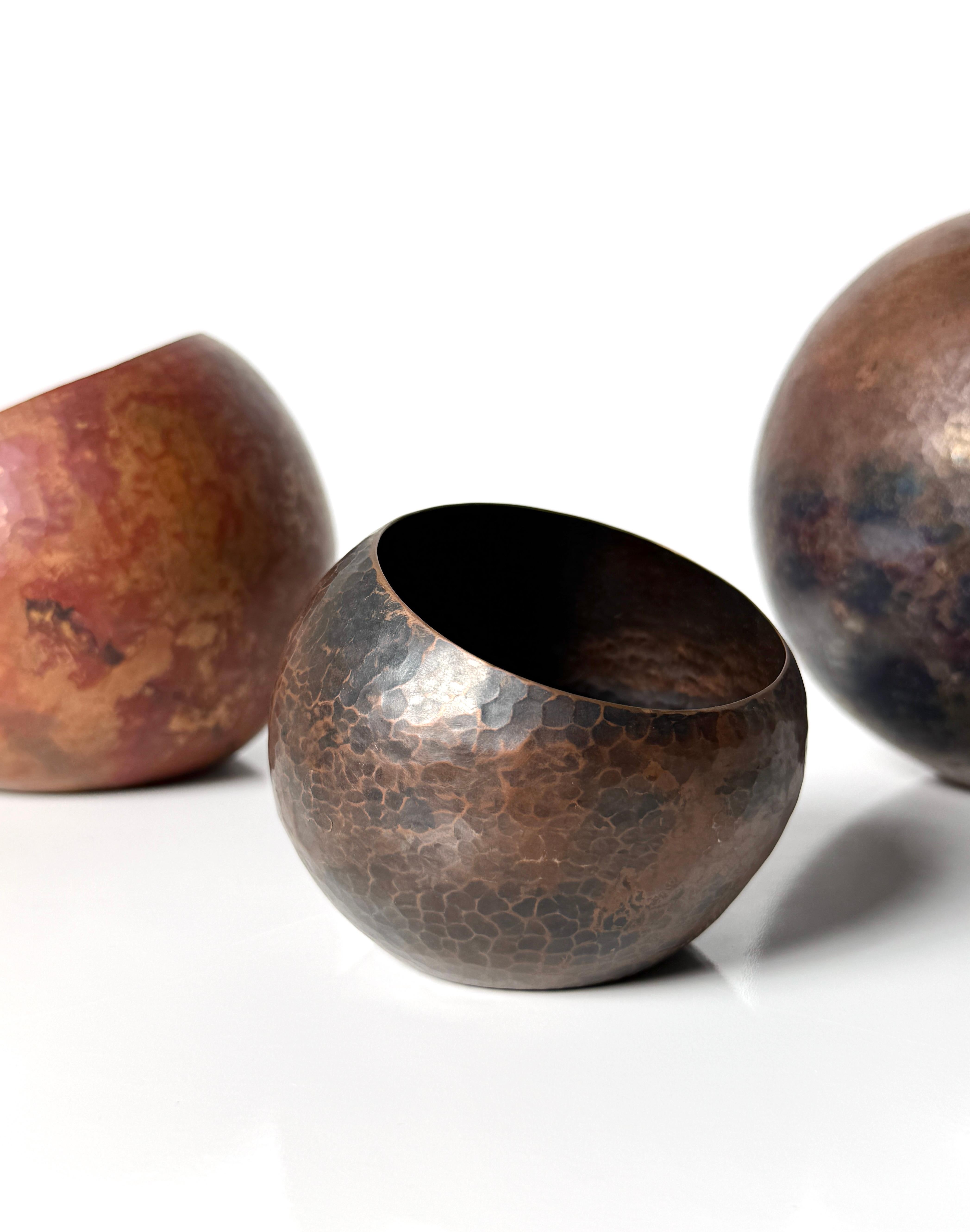 Set of 3 Mid Century Mexican Modernist Hammered Copper Orb Vessels Bowls 1960s In Good Condition For Sale In Troy, MI