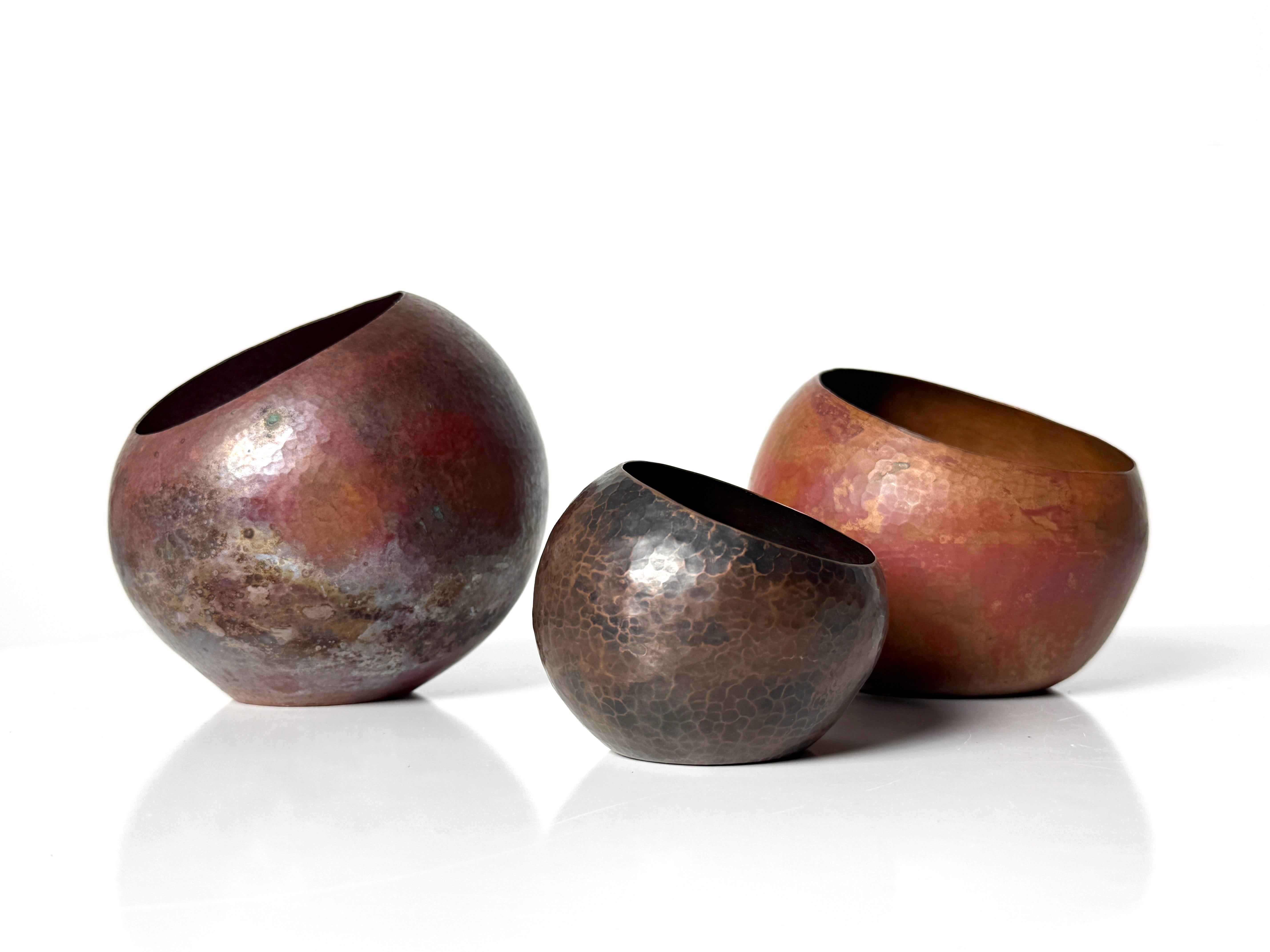 Set of 3 Mid Century Mexican Modernist Hammered Copper Orb Vessels Bowls 1960s For Sale 4