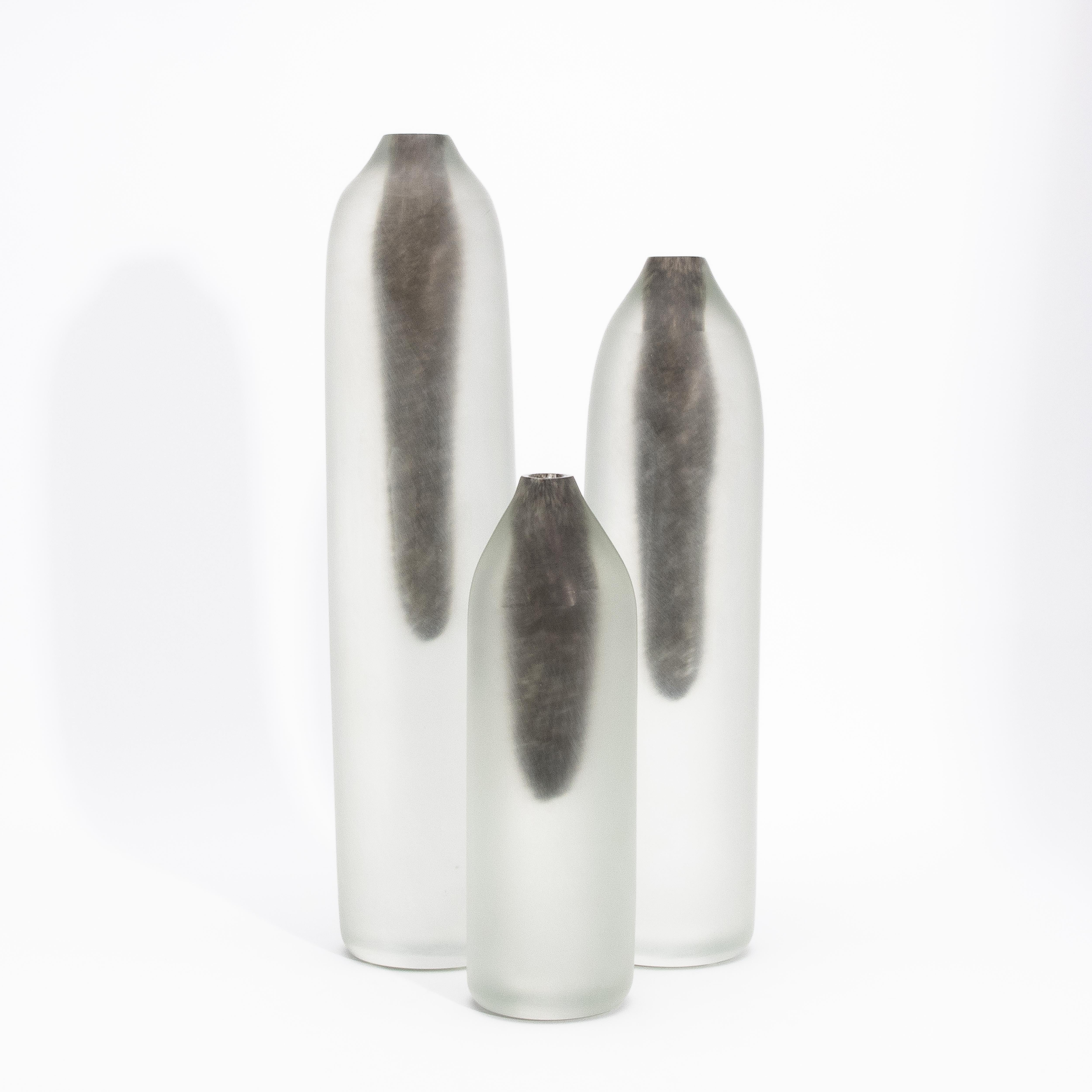 Set di 3 vasi/bottiglie Voda di Murano soffiati a mano in ottone smerigliato In condizioni Nuovo in vendita a West Hollywood, CA