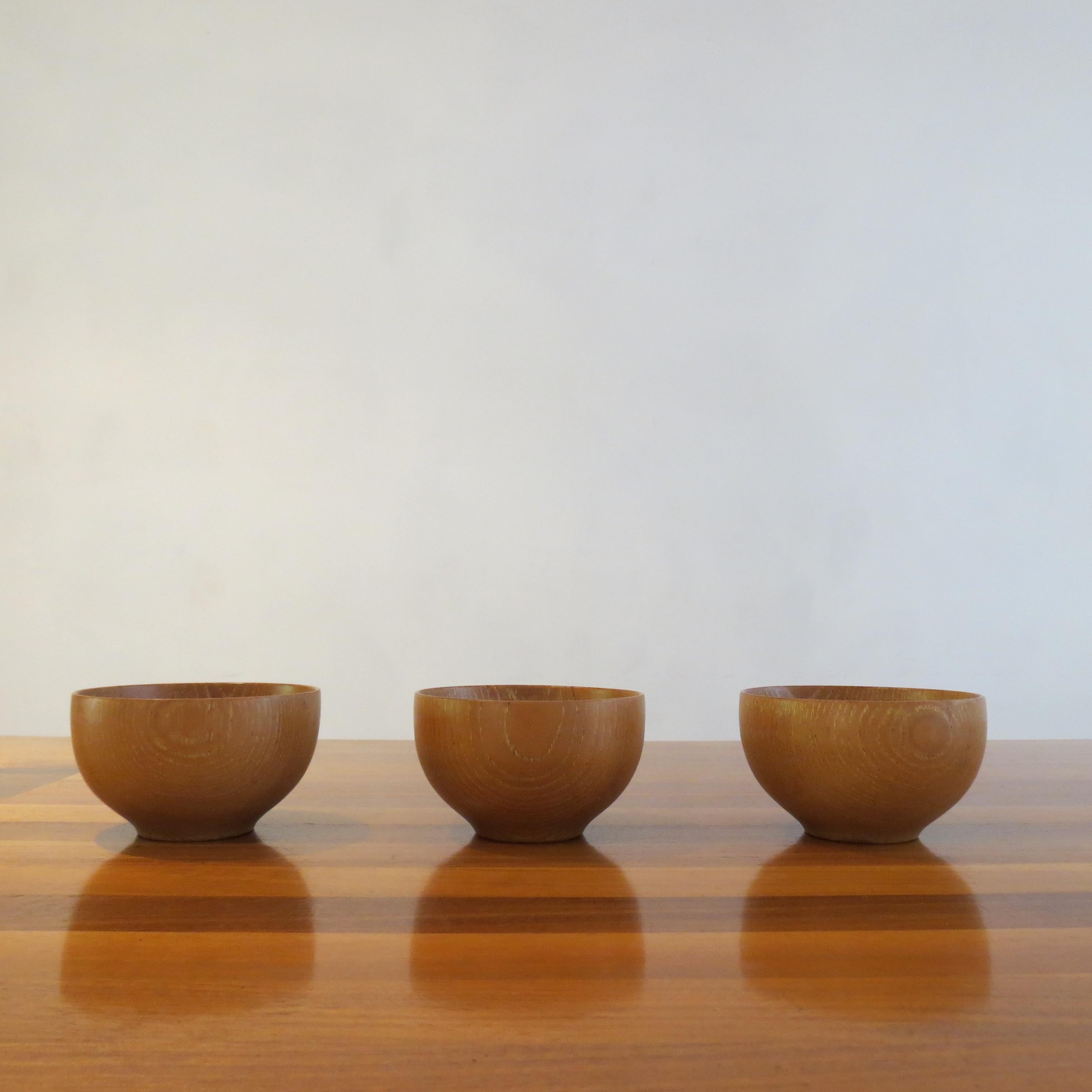 Ensemble de 3 bols à cendres en bois fabriqués à la main dans les années 1970 en vente 2