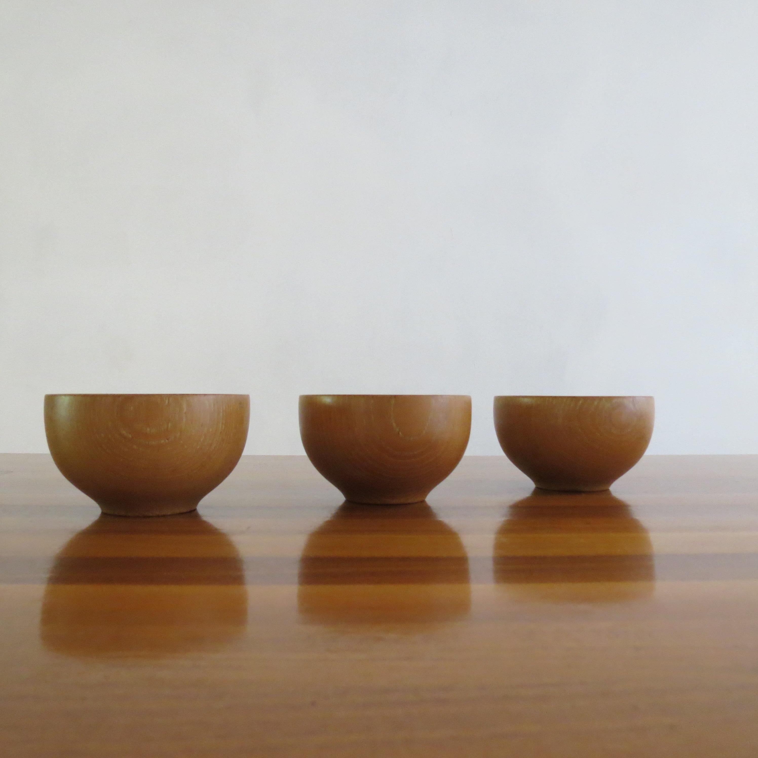Beautifully turned elegant trio of hand turned bowls. The bowls have been exquisitely turned and have a very fine edge to the rim. Made from English Ash, the bowls have mellowed over time and are a lovely colour with beautiful grain. The set are