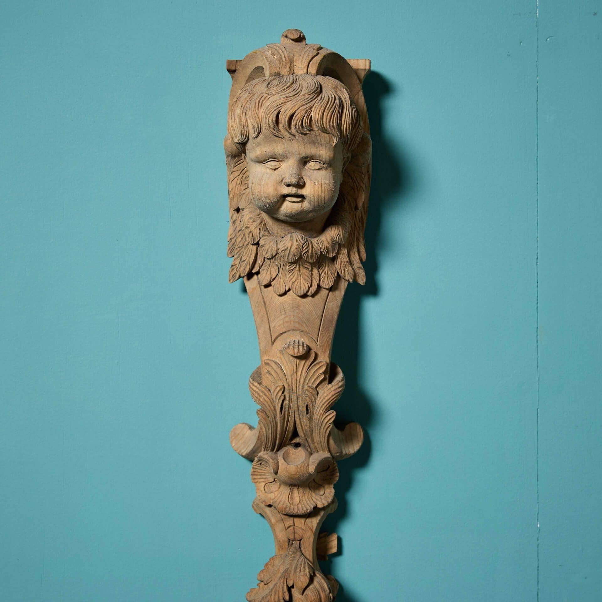 Georgien Ensemble de 3 gouttes architecturales anciennes sculptées à la main en vente