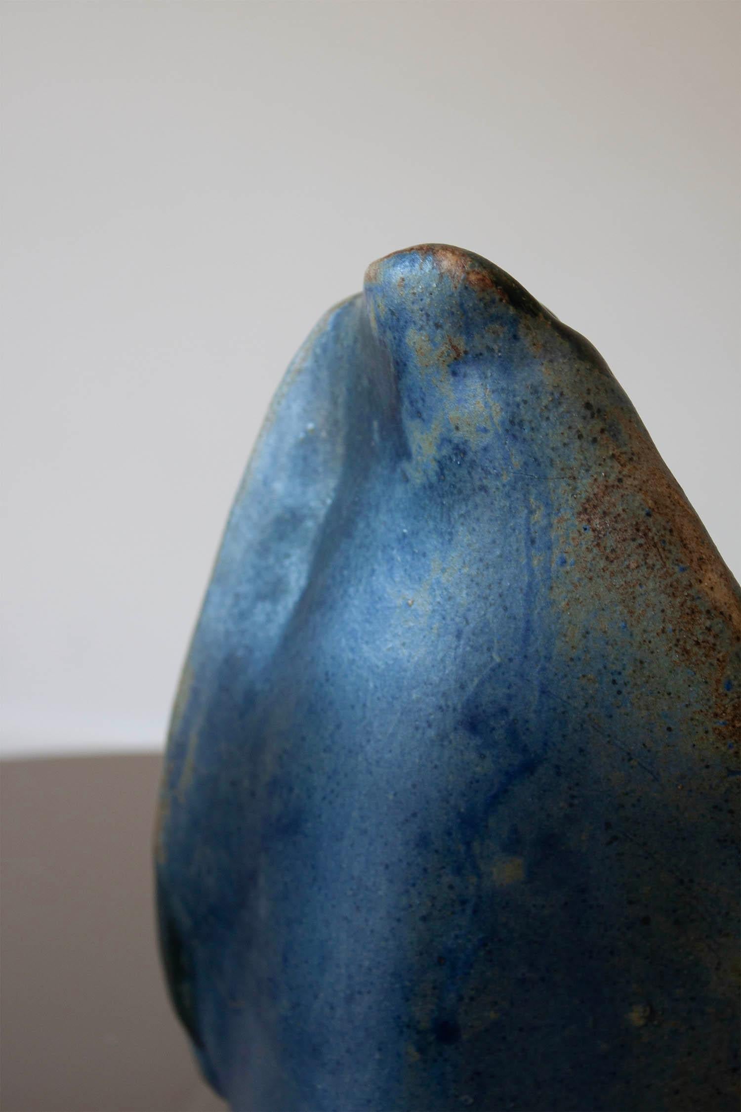Ensemble de 3 vases suisses artisanaux en grès bleu et vert de forme organique en vente 1
