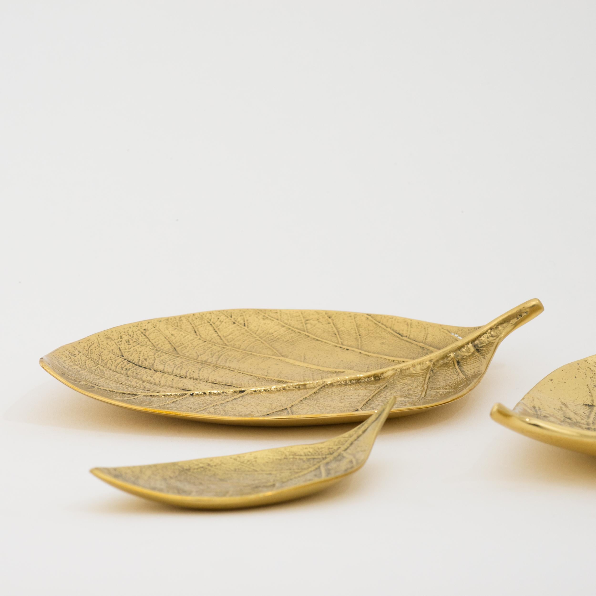 Set of 3 Handmade Cast Brass Leaves Decorative Dishes, Vide Poches For Sale 5