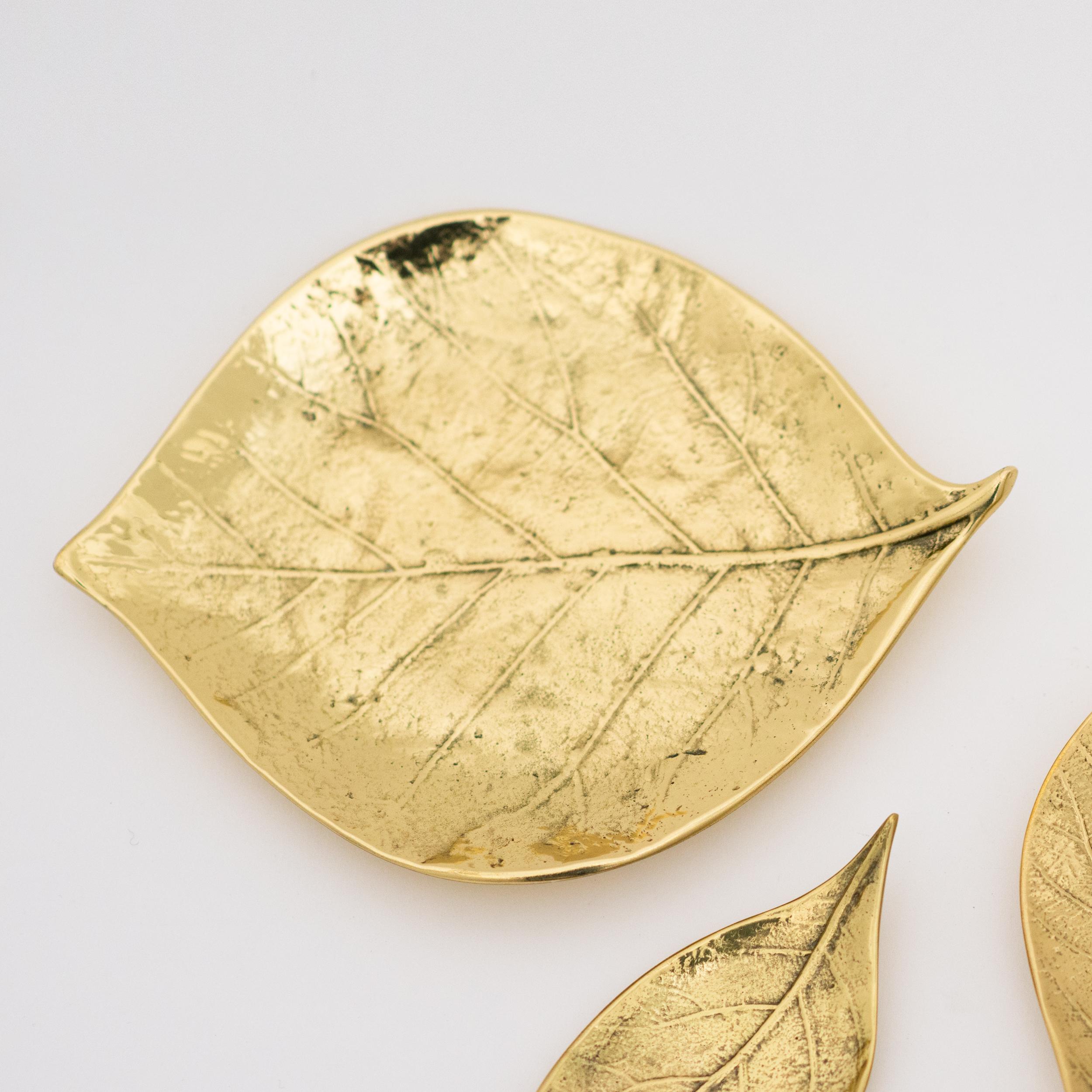 Set of 3 Handmade Cast Brass Leaves Decorative Dishes, Vide Poches In New Condition For Sale In London, GB
