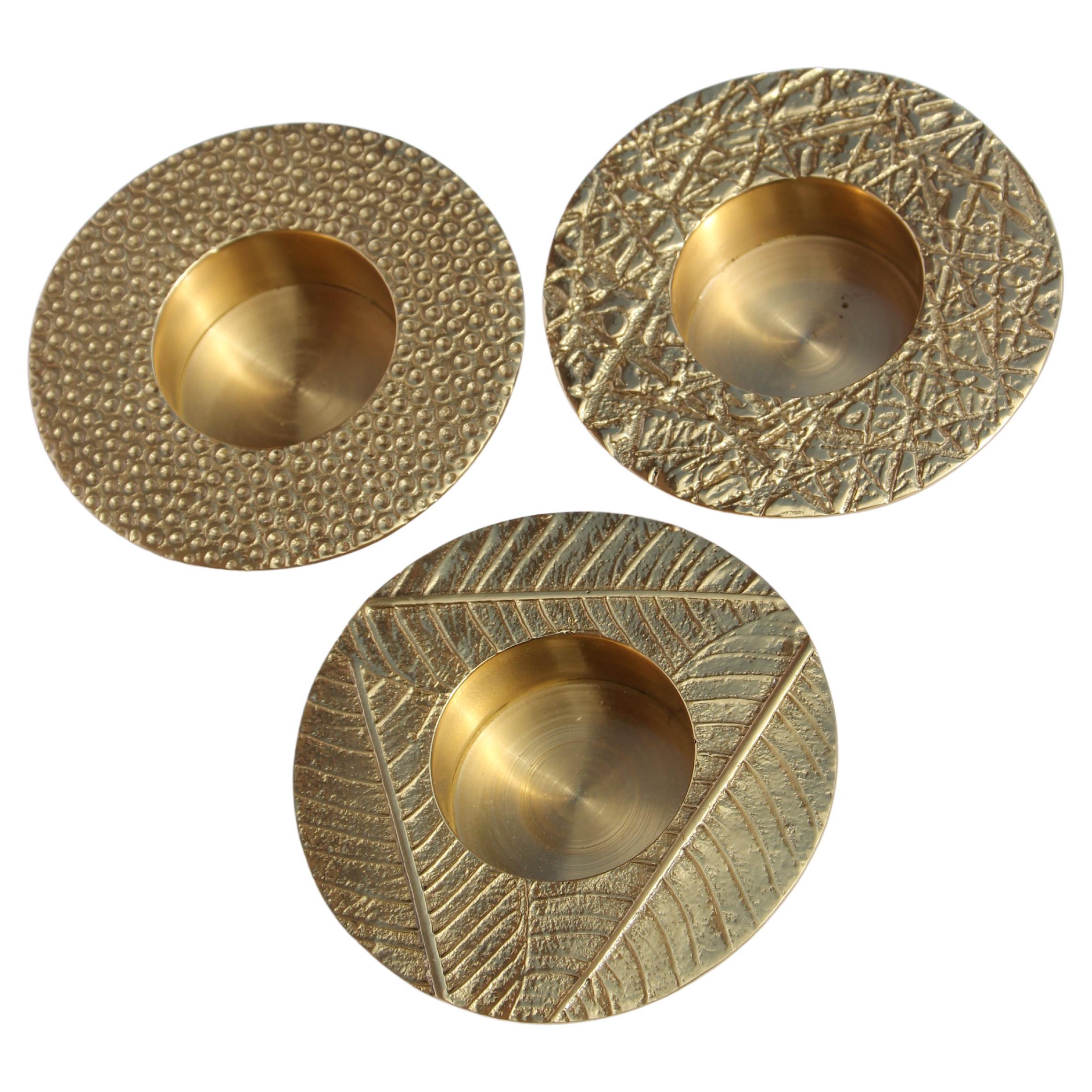 Each of these original brass tealight holders is handmade individually. Cast and textured using very traditional techniques, they are polished revealing the lustrous finish of this beautiful material.

Dimensions: Diameter 8.5 cm x H 2 cm / Diameter