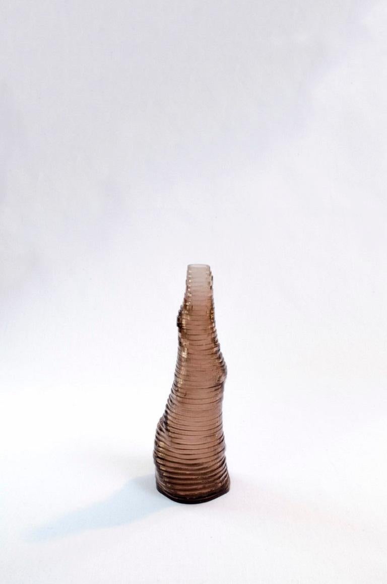 3er Set handgefertigter Stratum Tempus Vasen aus rauchbraunem Acryl von Daan De Wit (Sonstiges) im Angebot