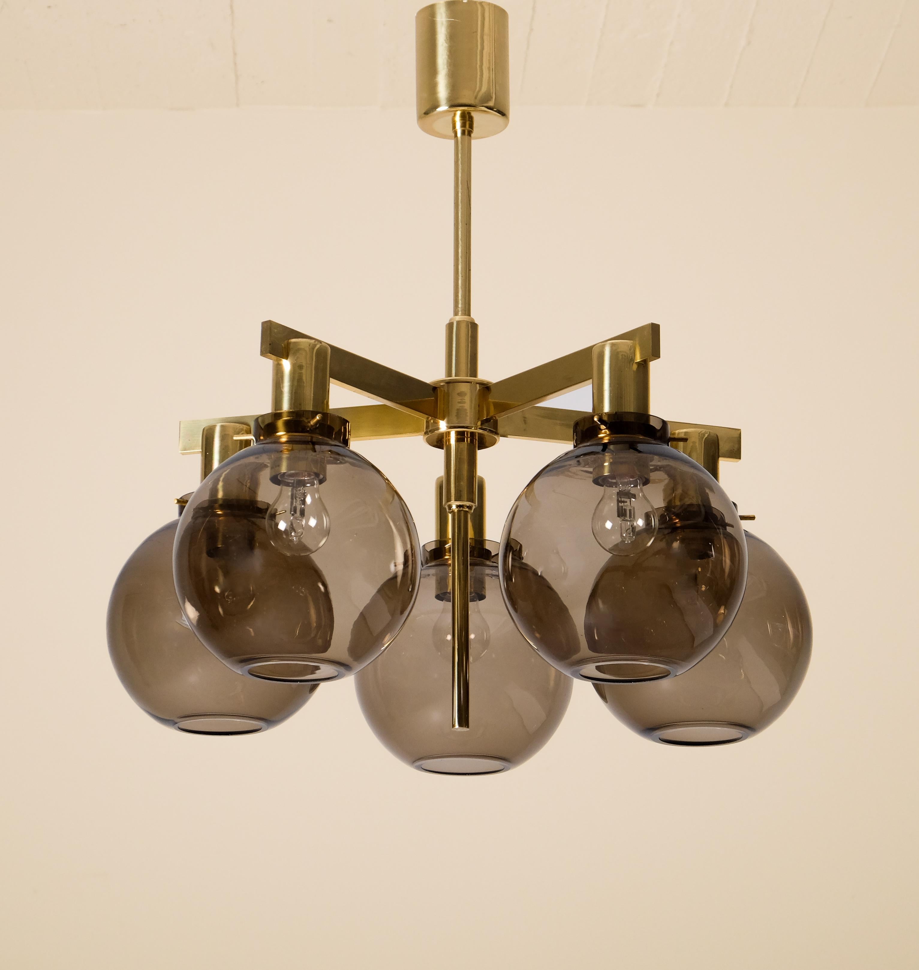 Scandinavo moderno Set di 3 lampadari in ottone Hans-Agne Jakobsson Model 348/5, anni '60 in vendita