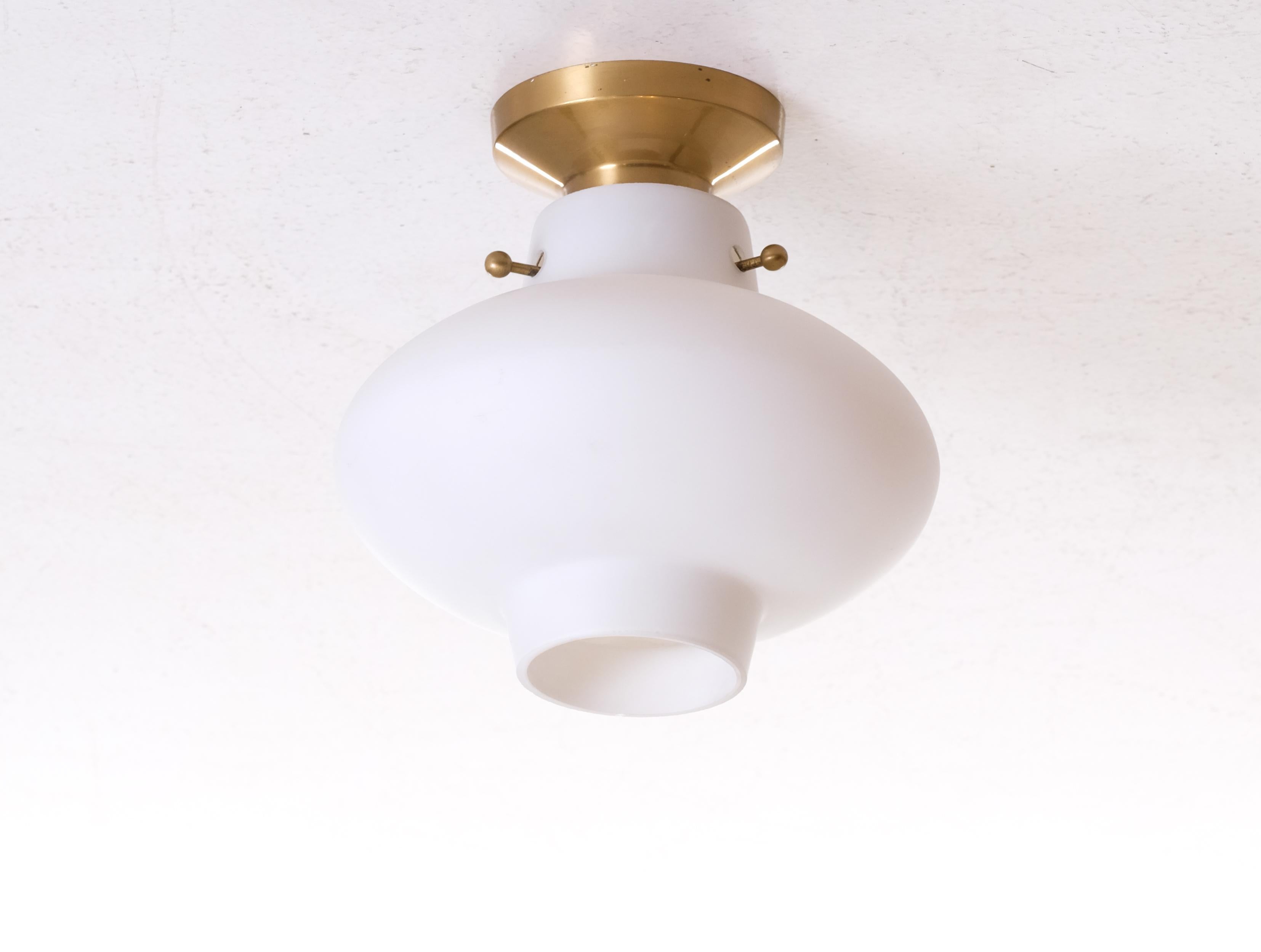 Produced by Ateljé Lyktan, Åhus, Sweden, 1950s.
Installed with 1 bulb with E27 socket.
Please note: listed price is for one (1) lamp (set of 3 available).