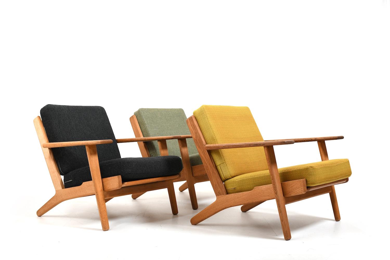GE-290 easychairs by Hans J. Wegner for Getama Denmark 1950s. Made in solid oak. Original cushions and fabric in different colors. 