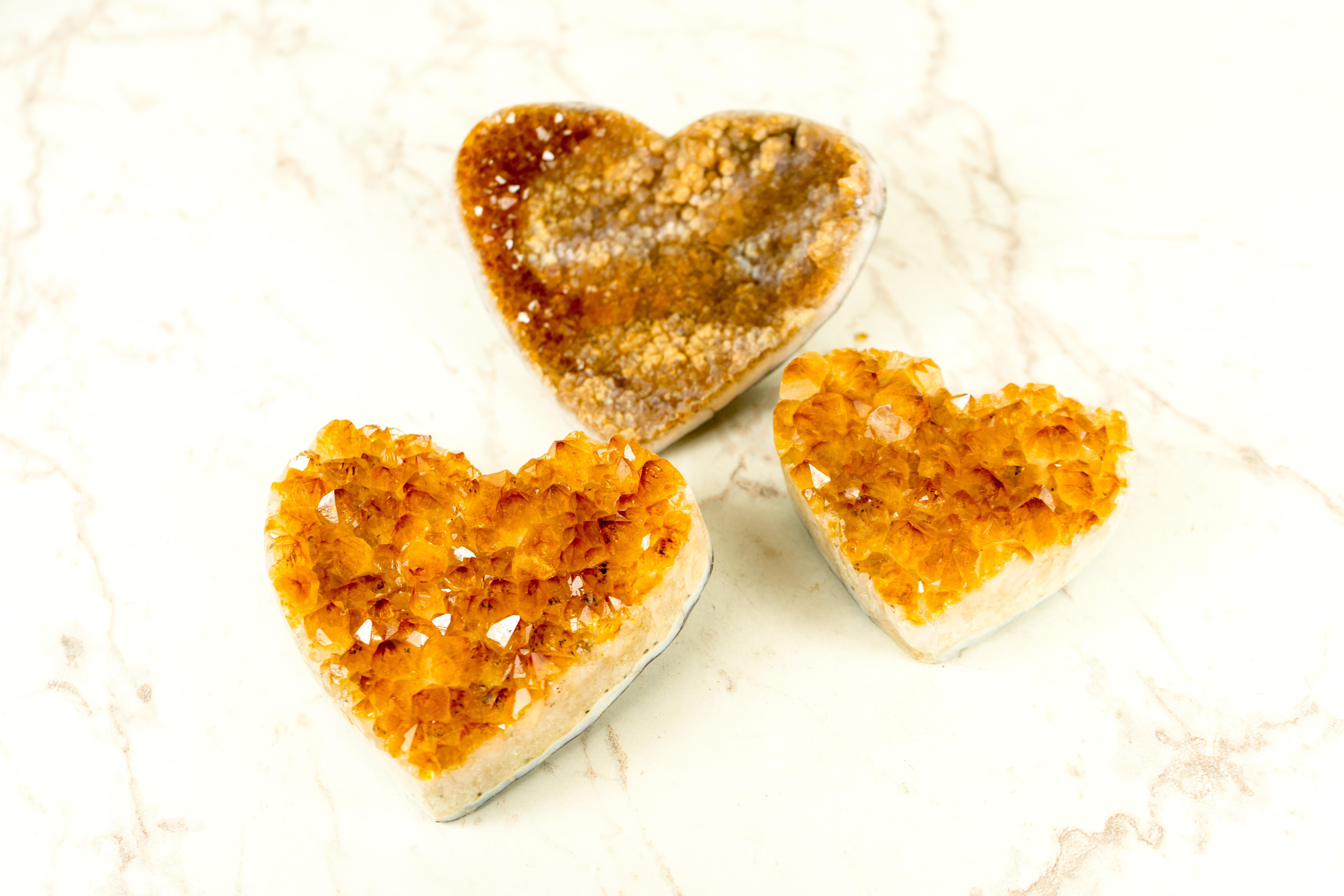 Set di 3 cuori di citrino arancione intenso di alta qualità, uno con druzy di citrino galattico in vendita 4