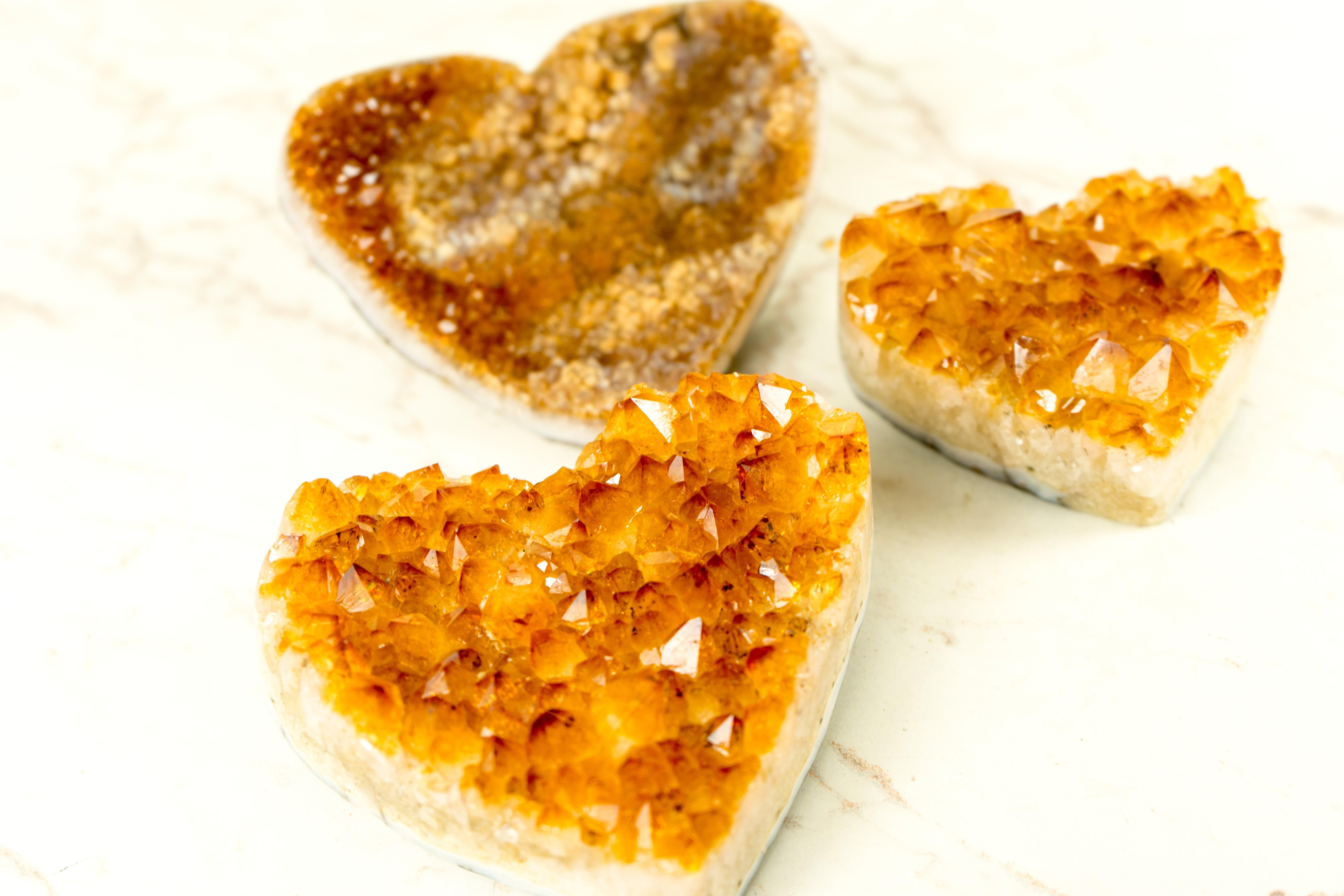 Set di 3 cuori di citrino arancione intenso di alta qualità, uno con druzy di citrino galattico in vendita 5