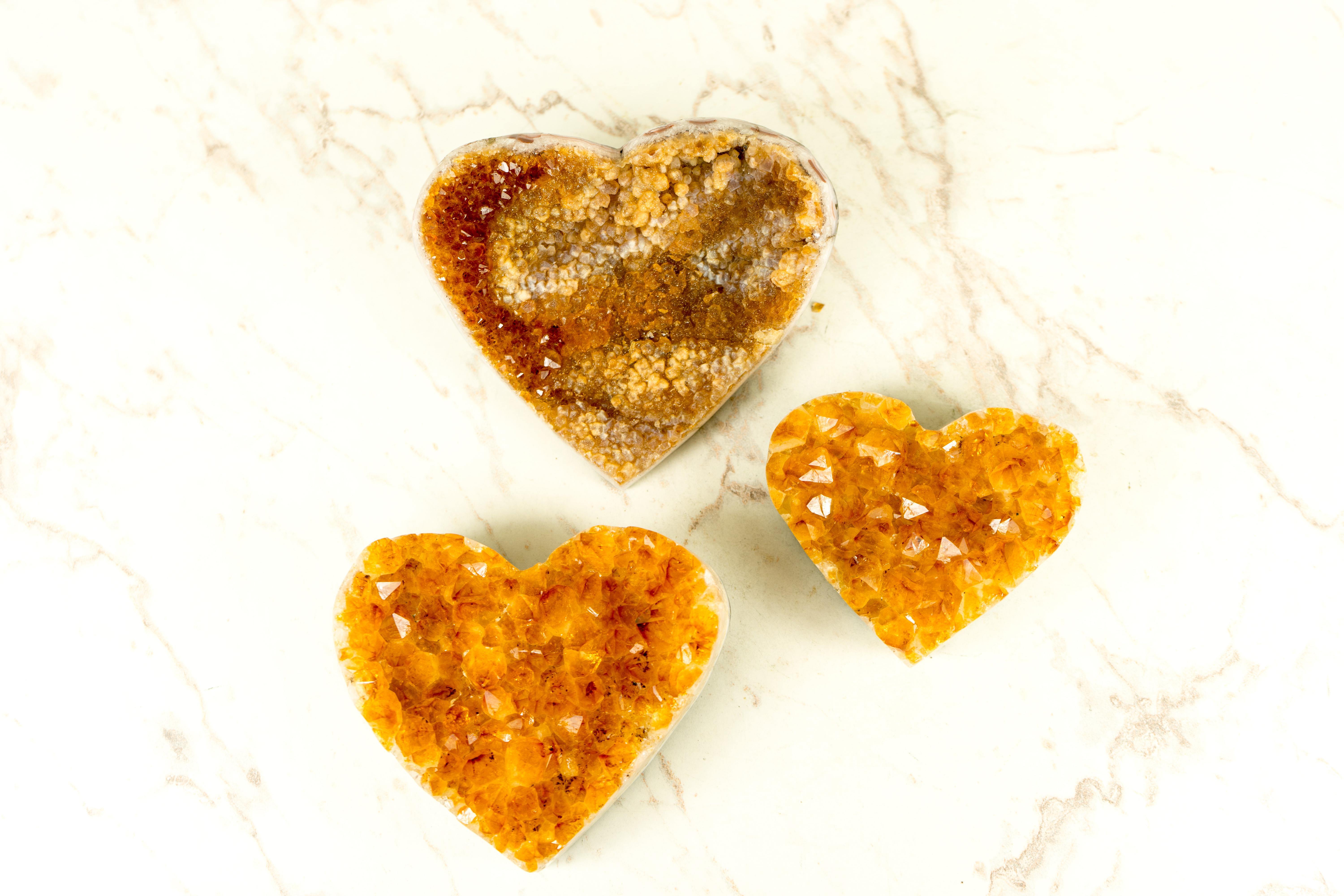 Set di 3 cuori di citrino arancione intenso di alta qualità, uno con druzy di citrino galattico in vendita 10
