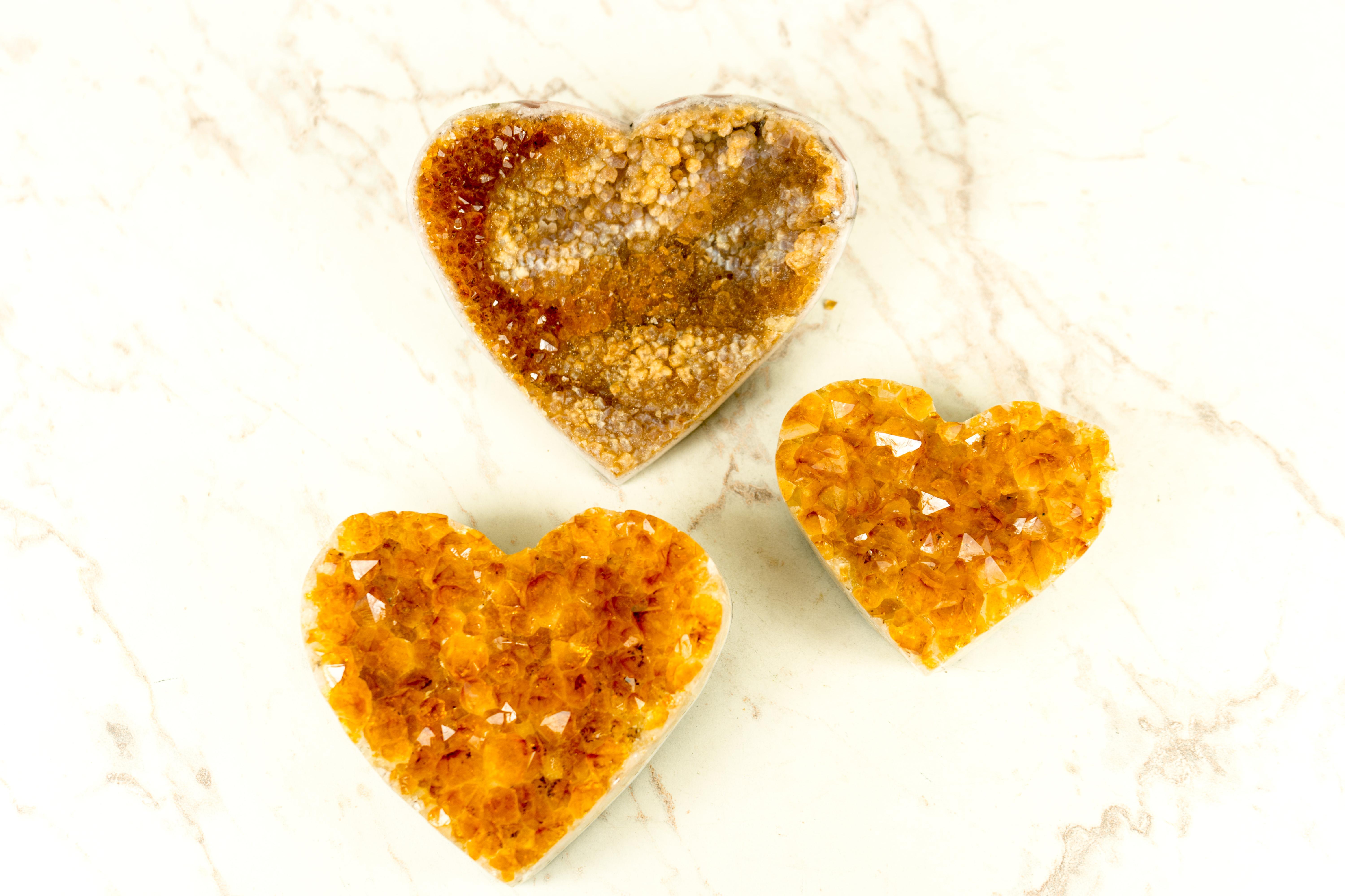 Set di 3 cuori di citrino arancione intenso di alta qualità, uno con druzy di citrino galattico in vendita 11