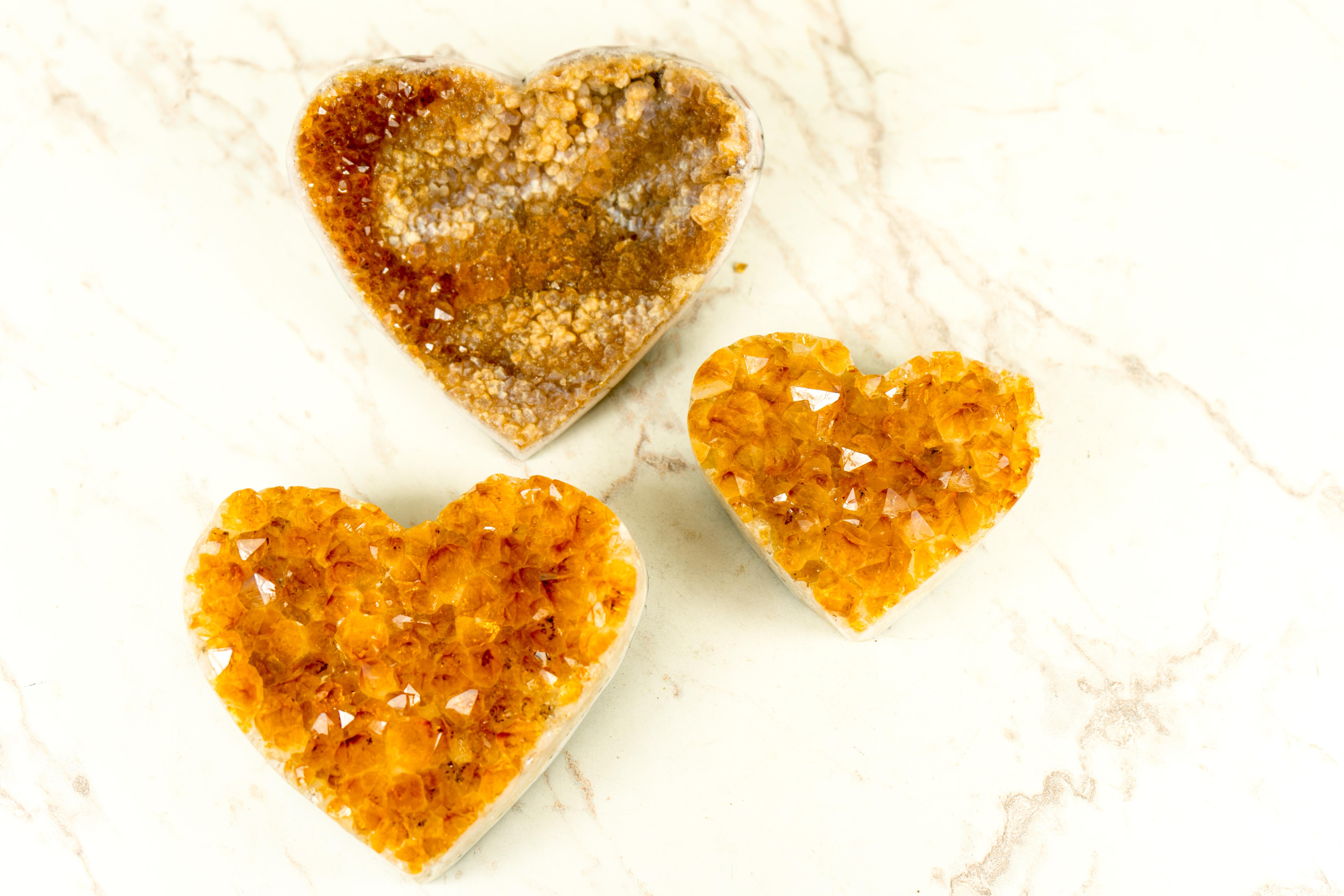 Set di 3 cuori di citrino arancione intenso di alta qualità, uno con druzy di citrino galattico in vendita 12